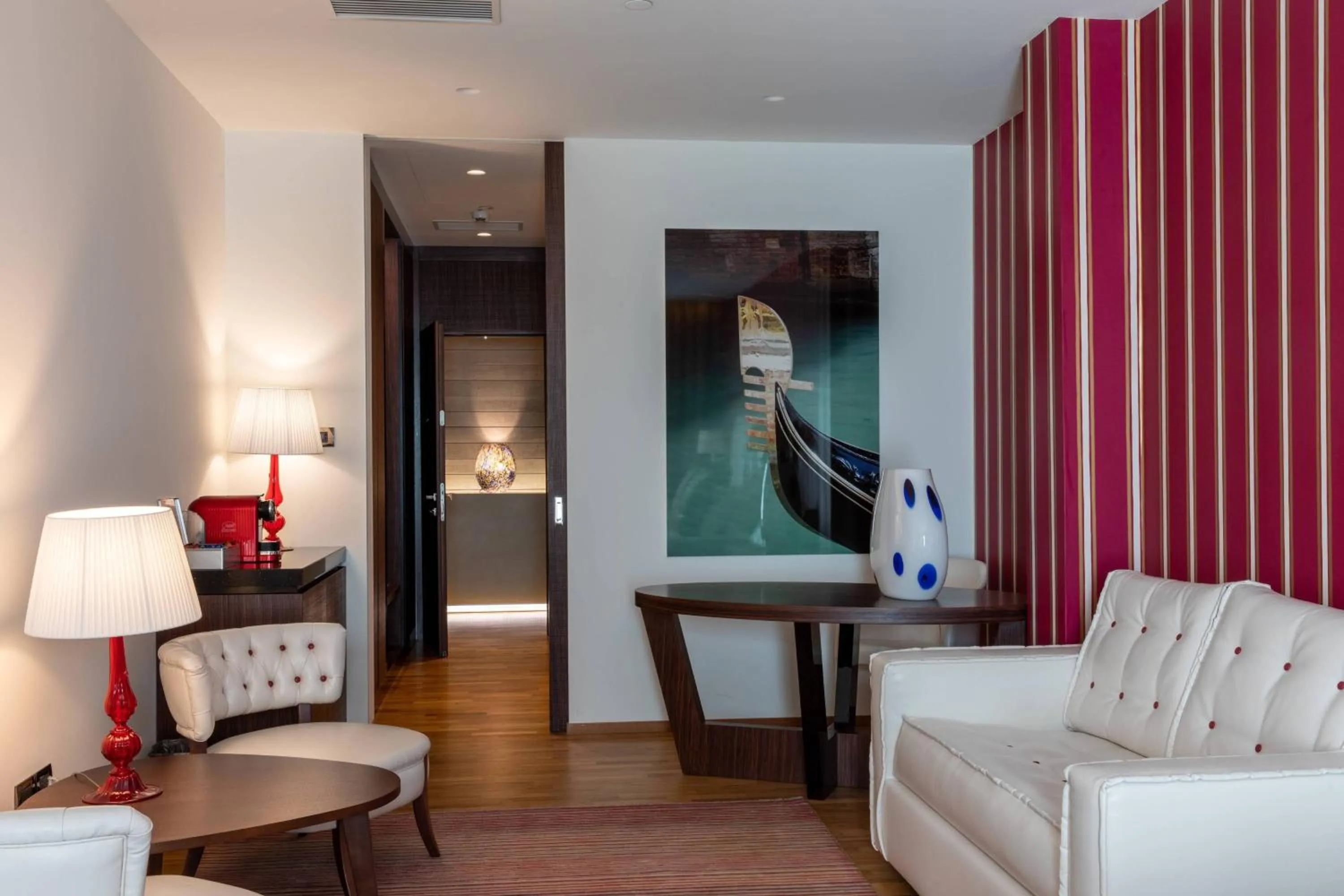 Photo of the whole room in Courtyard by Marriott Venice Airport