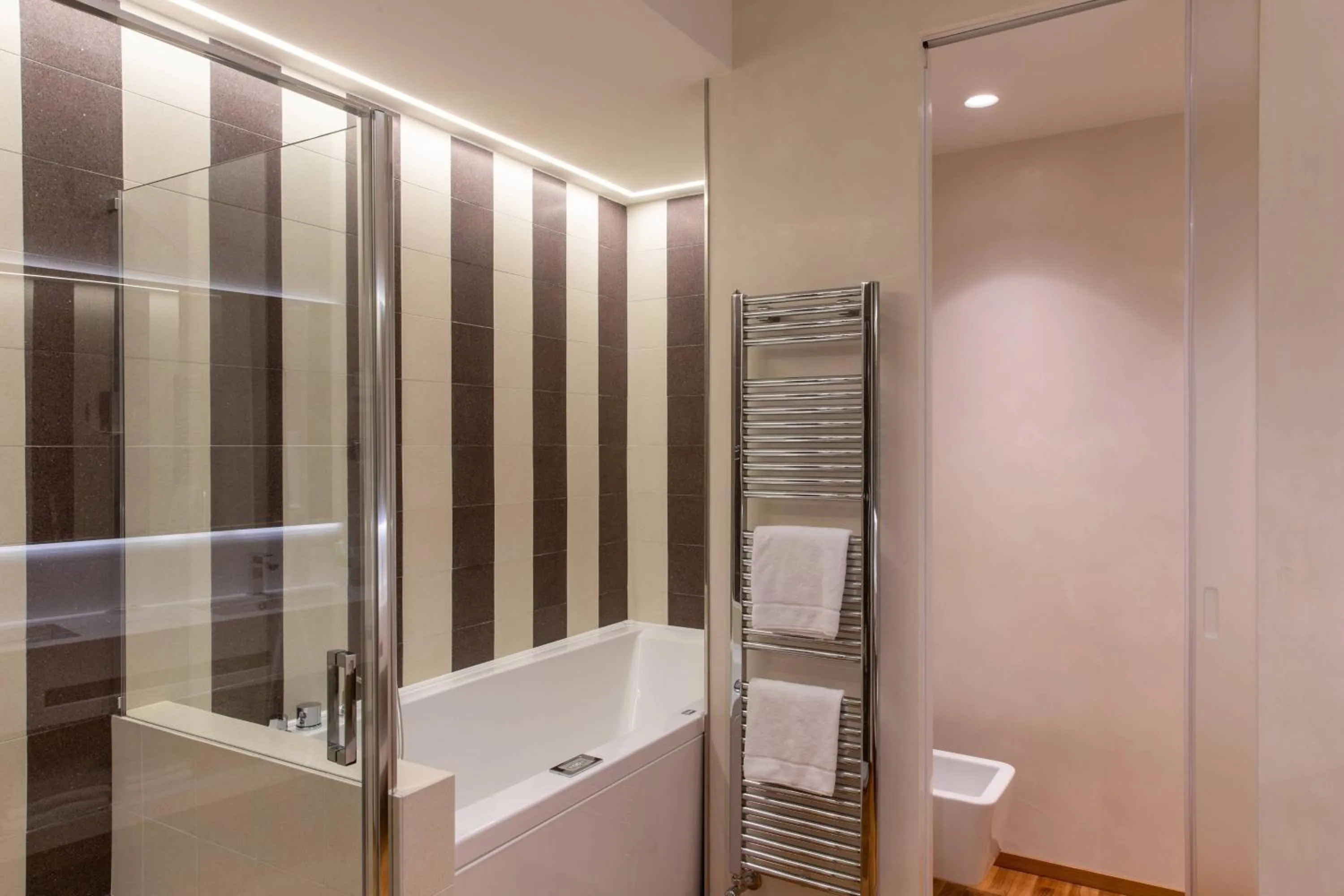 Bathroom in Courtyard by Marriott Venice Airport