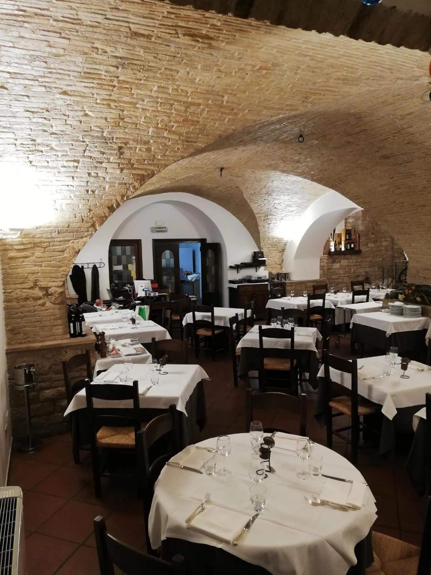 Restaurant/places to eat in Hotel Pax