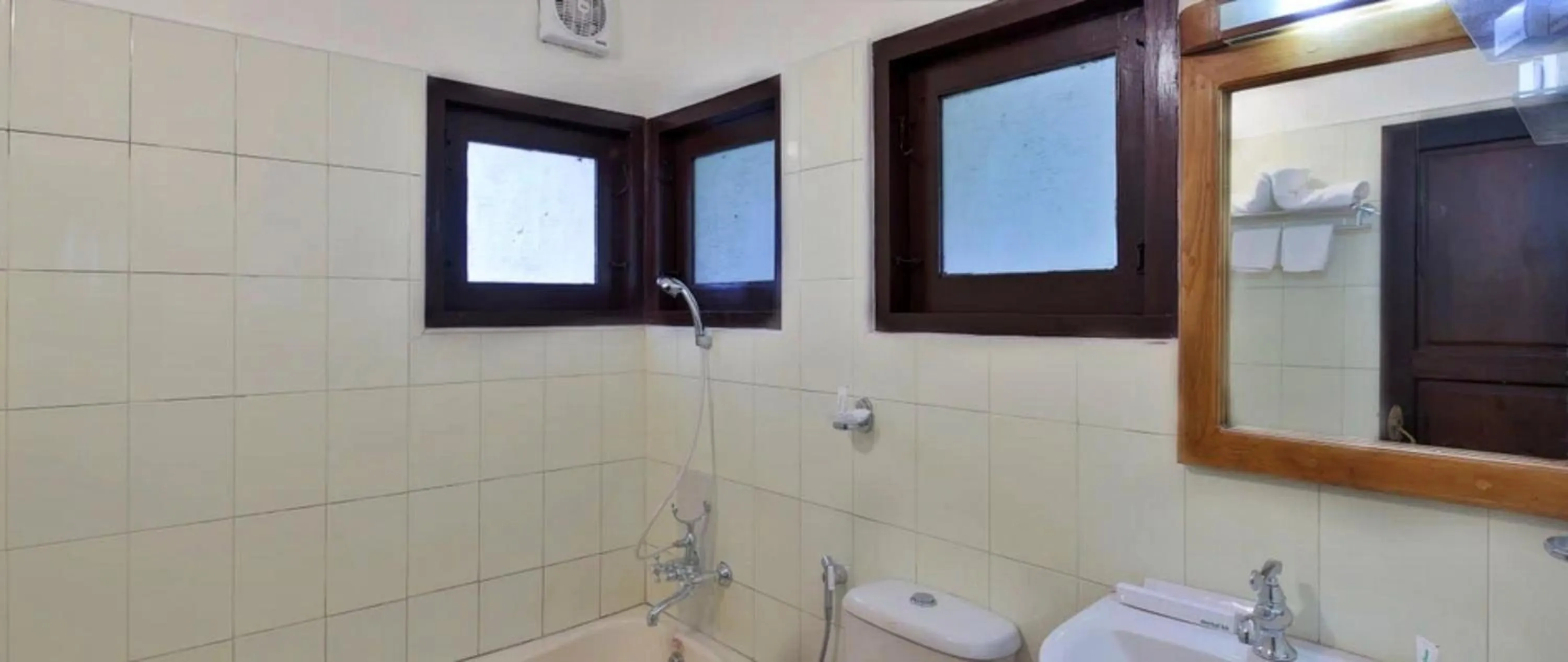 Shower in Adrak Summer Sand Hill Resort Vagamon