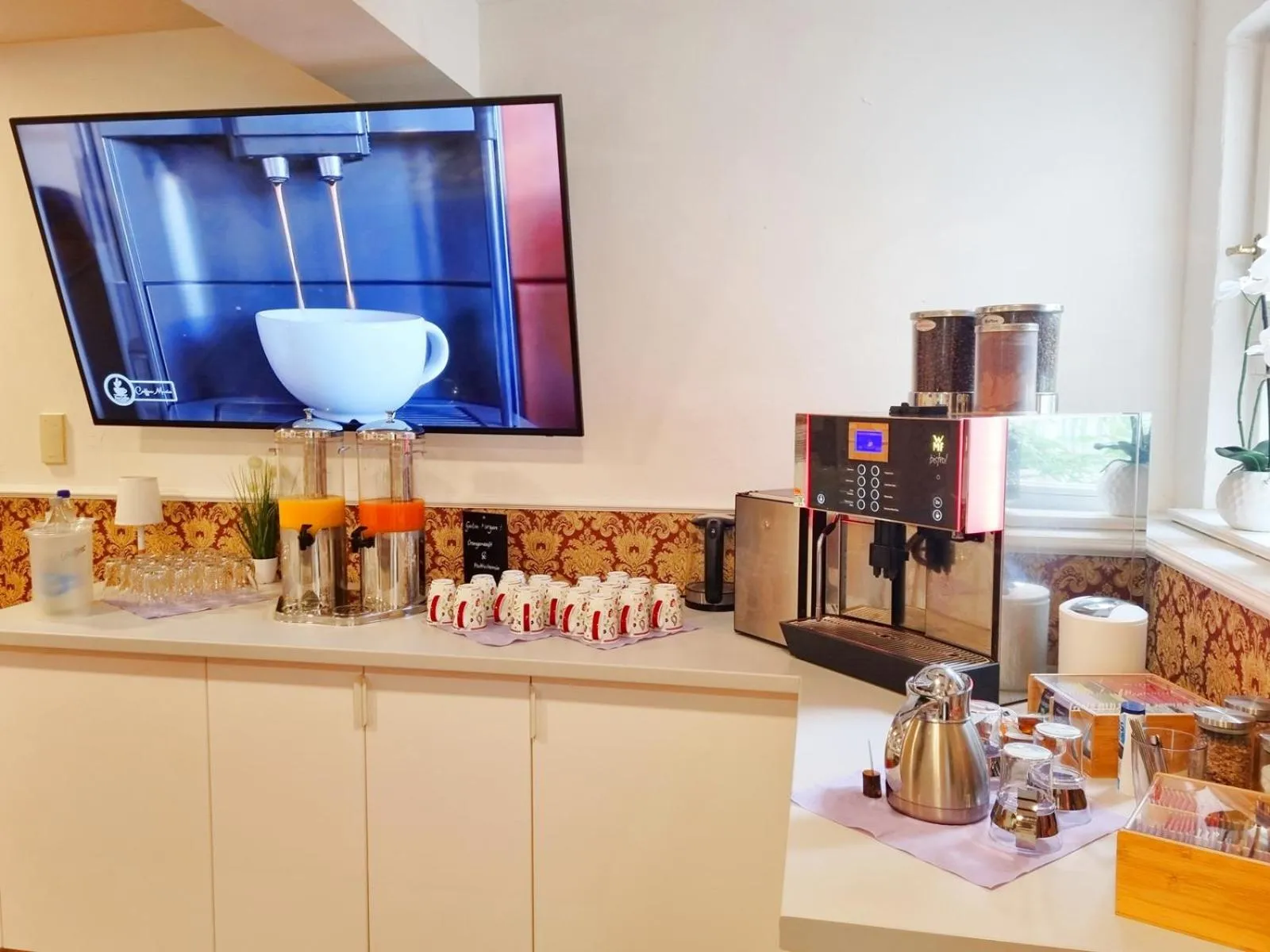 Coffee/tea facilities in Strandhotel Lindequist
