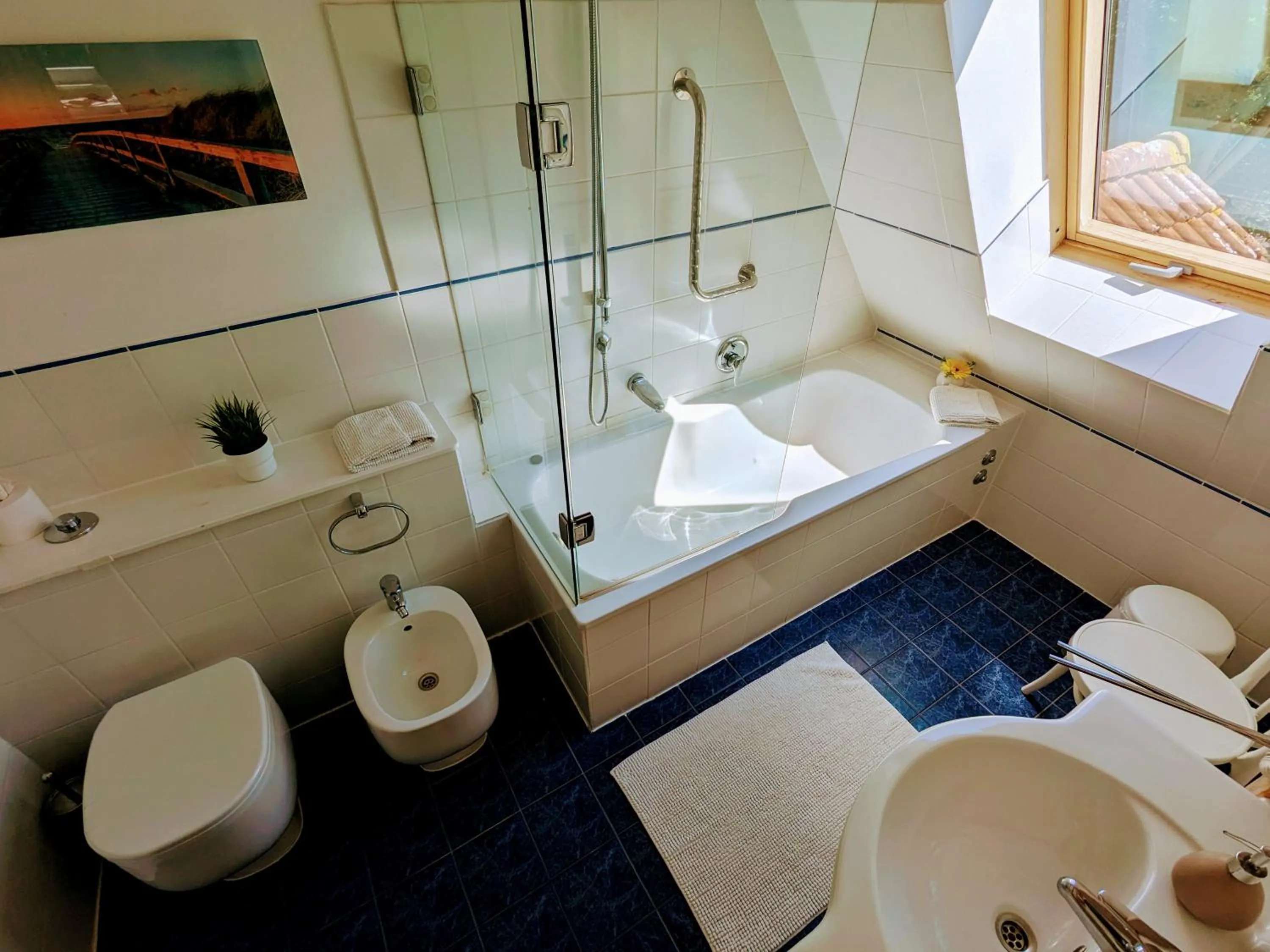 Toilet in Strandhotel Lindequist