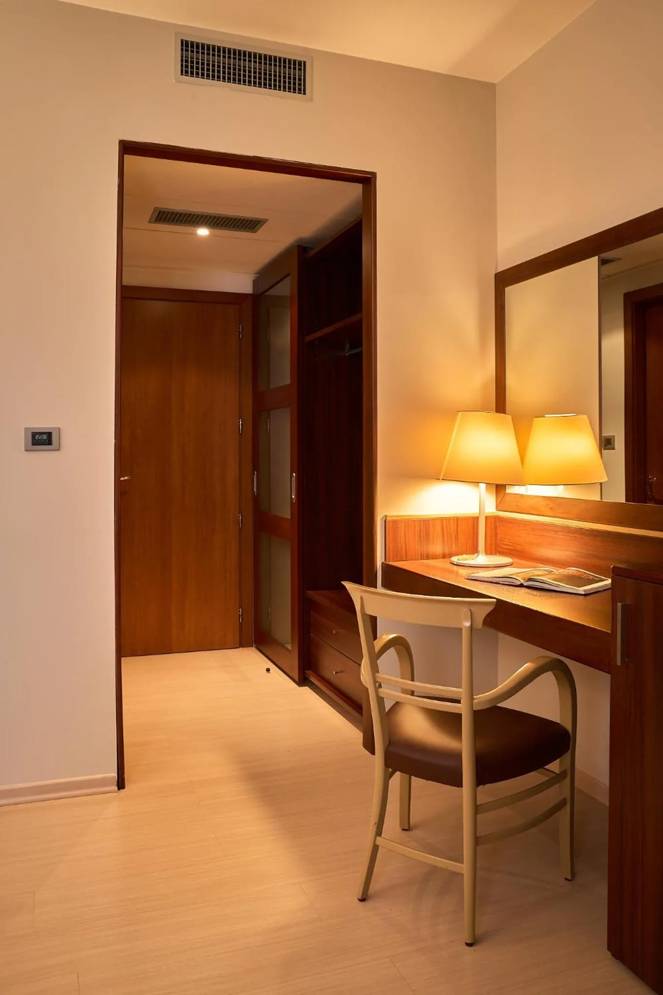 wardrobe in Delfina Palace Hotel