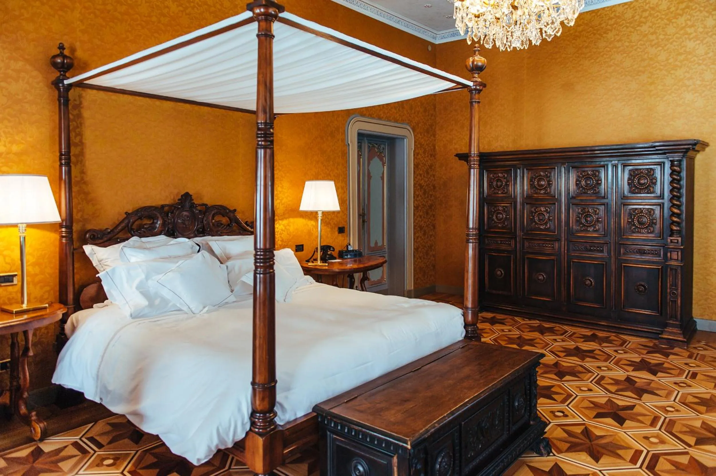 Photo of the whole room, Bed in Relais & Chateaux Villa Crespi