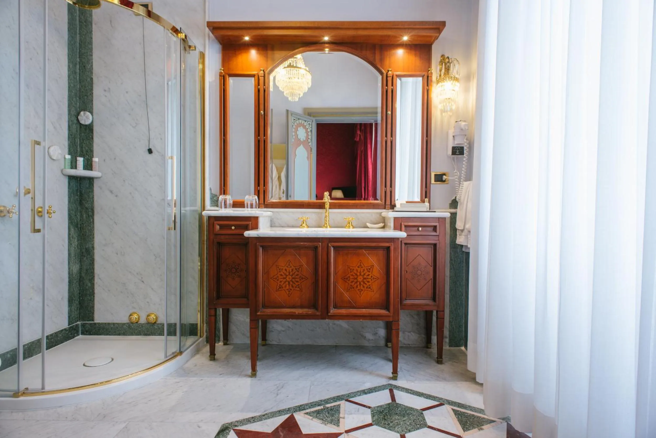 Shower in Relais & Chateaux Villa Crespi