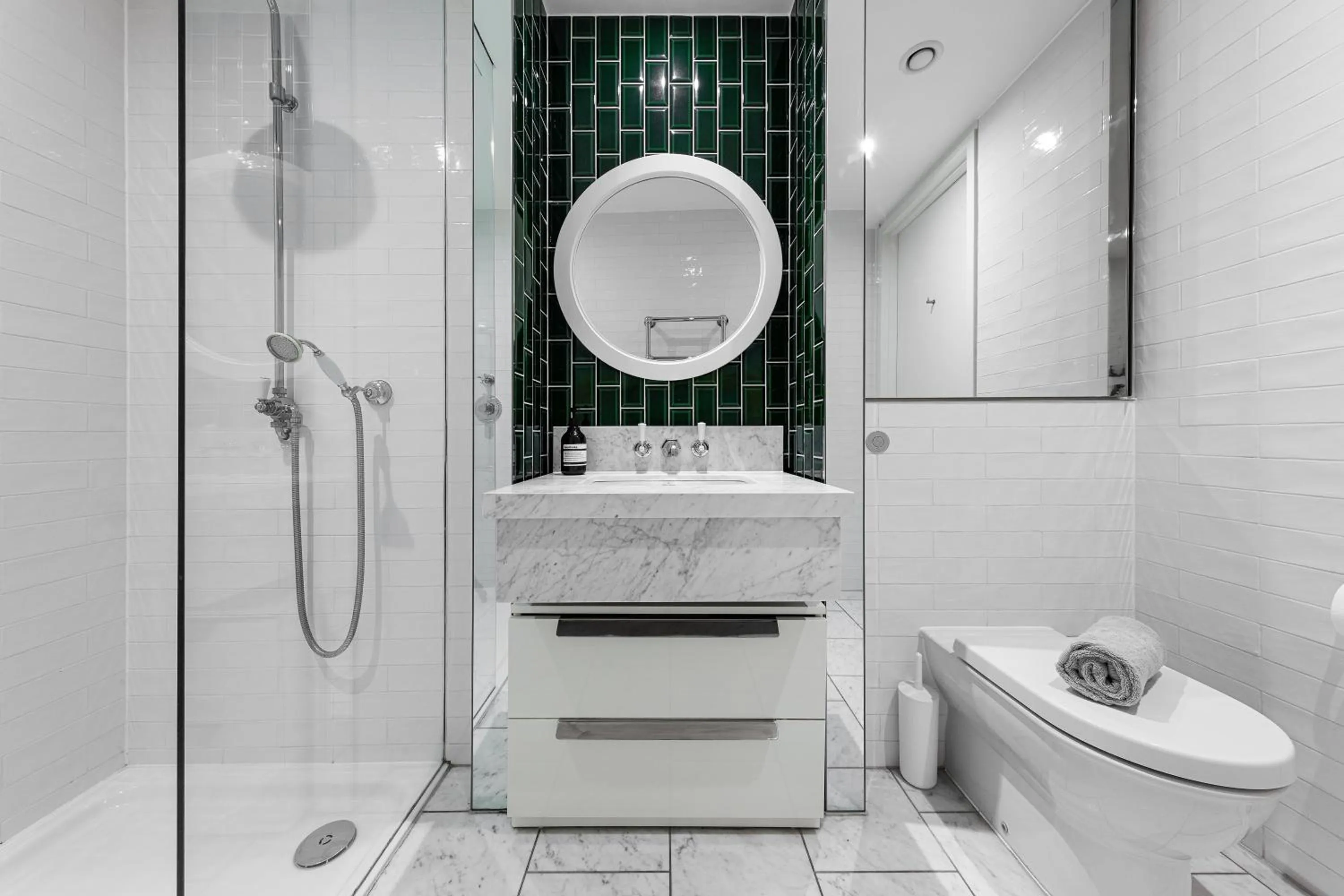 Shower in River Panorama Central London 2 bedroom New Development