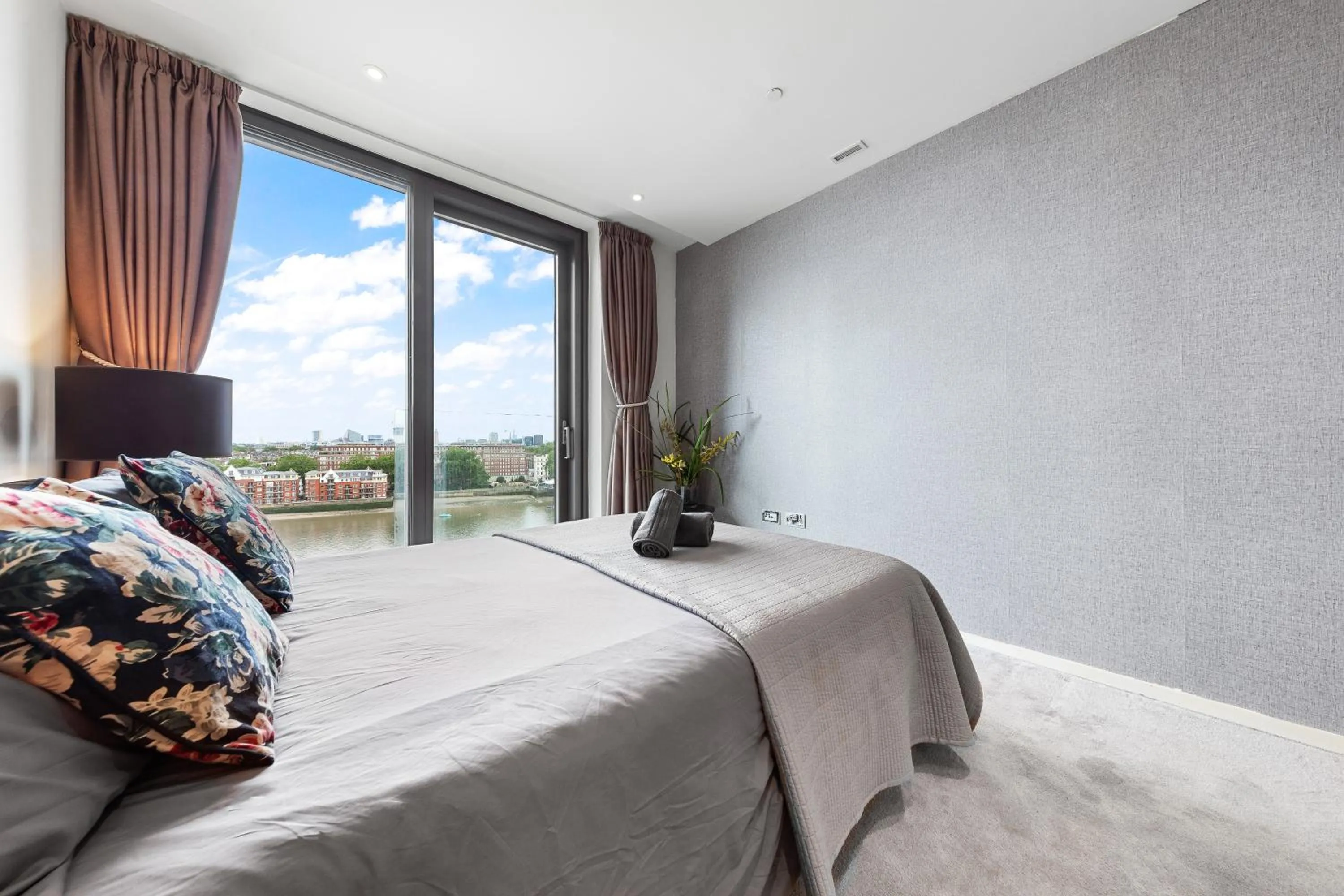 Bed in River Panorama Central London 2 bedroom New Development