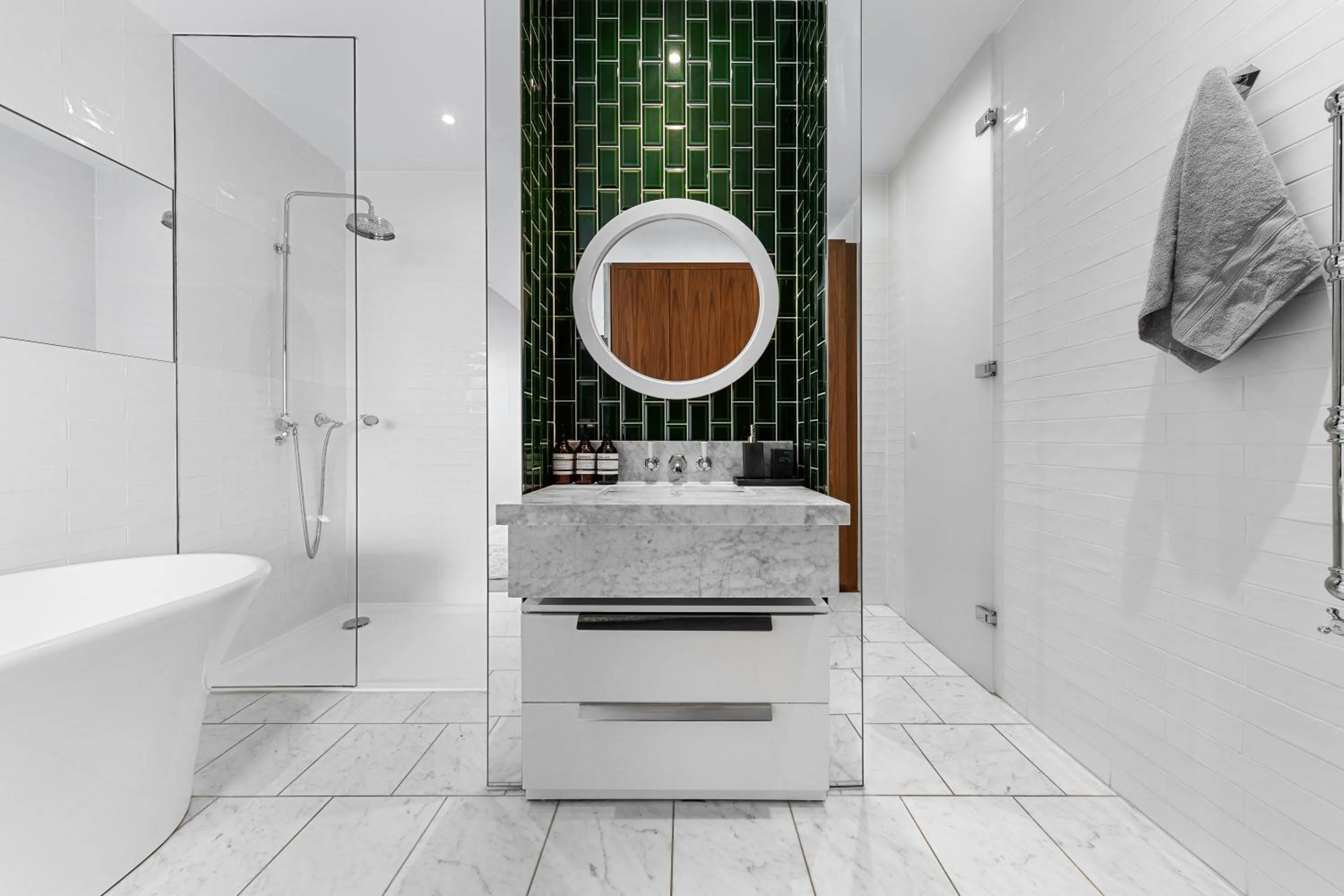 Shower in River Panorama Central London 2 bedroom New Development