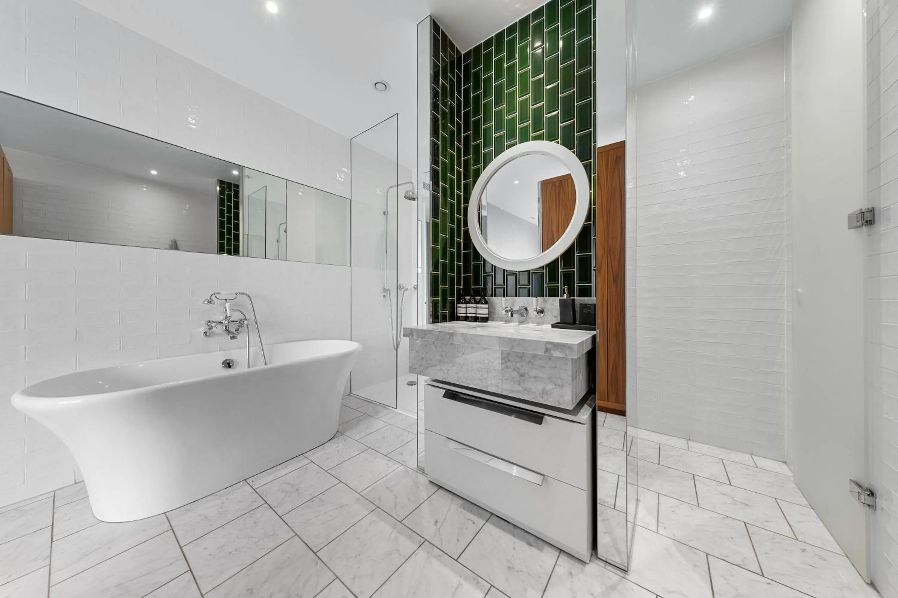 Shower in River Panorama Central London 2 bedroom New Development