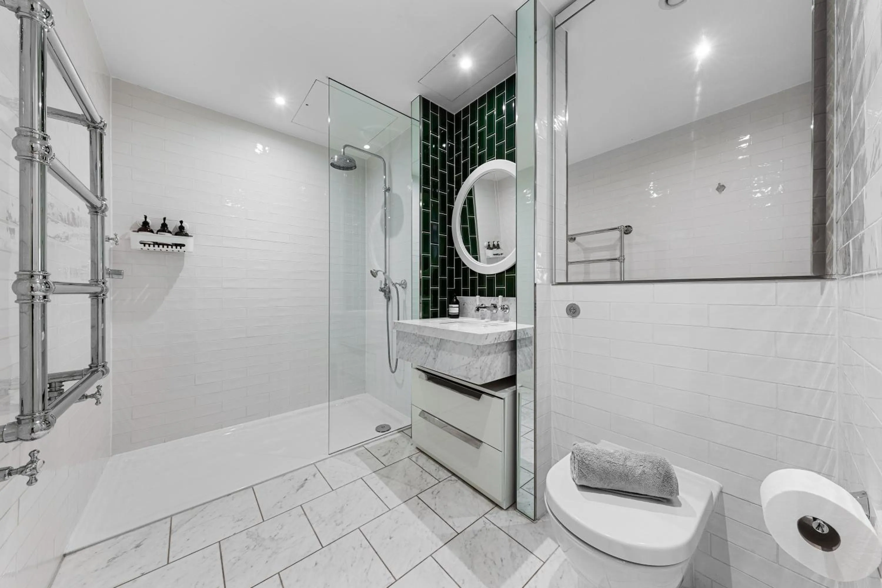 Shower in River Panorama Central London 2 bedroom New Development