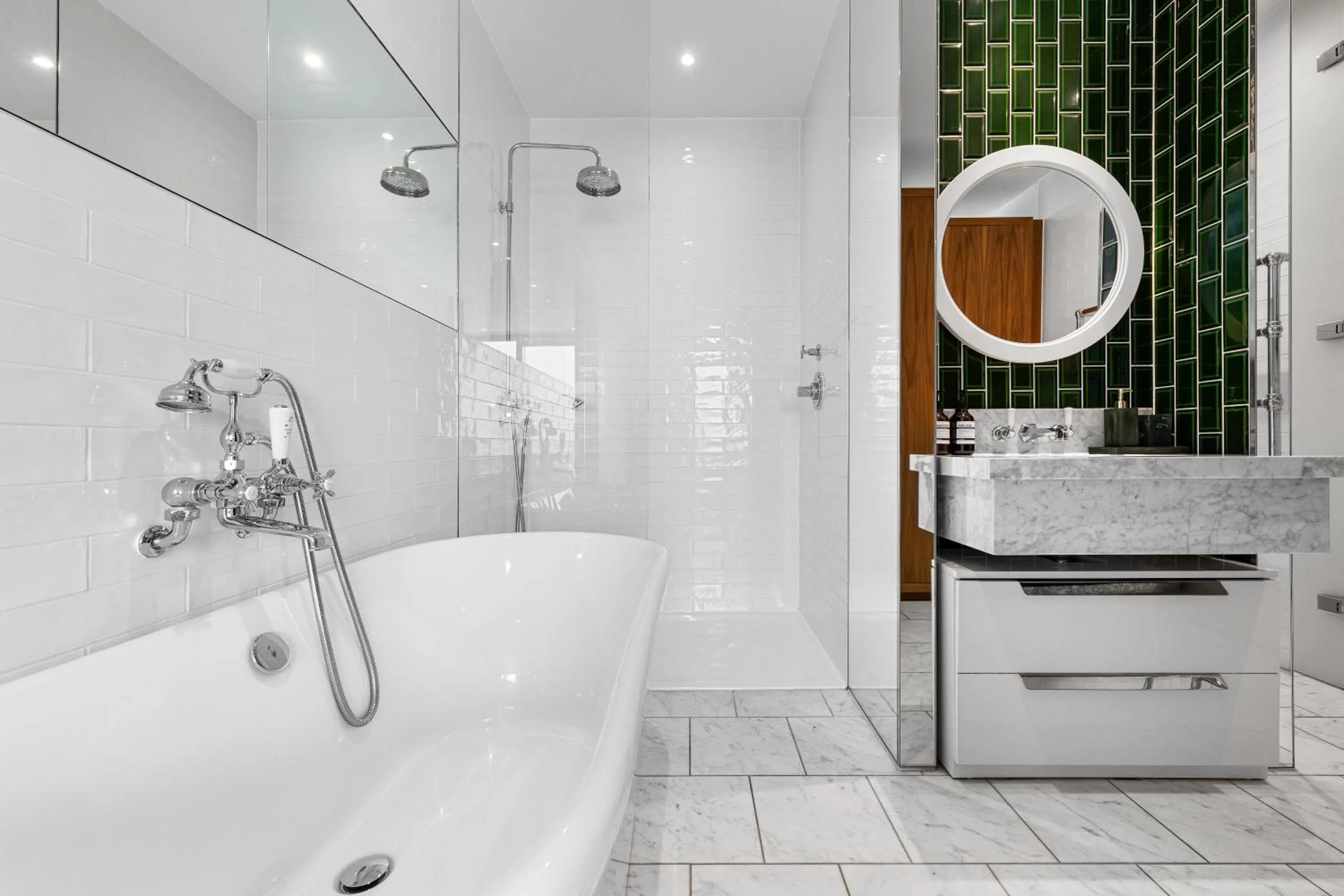 Shower in River Panorama Central London 2 bedroom New Development