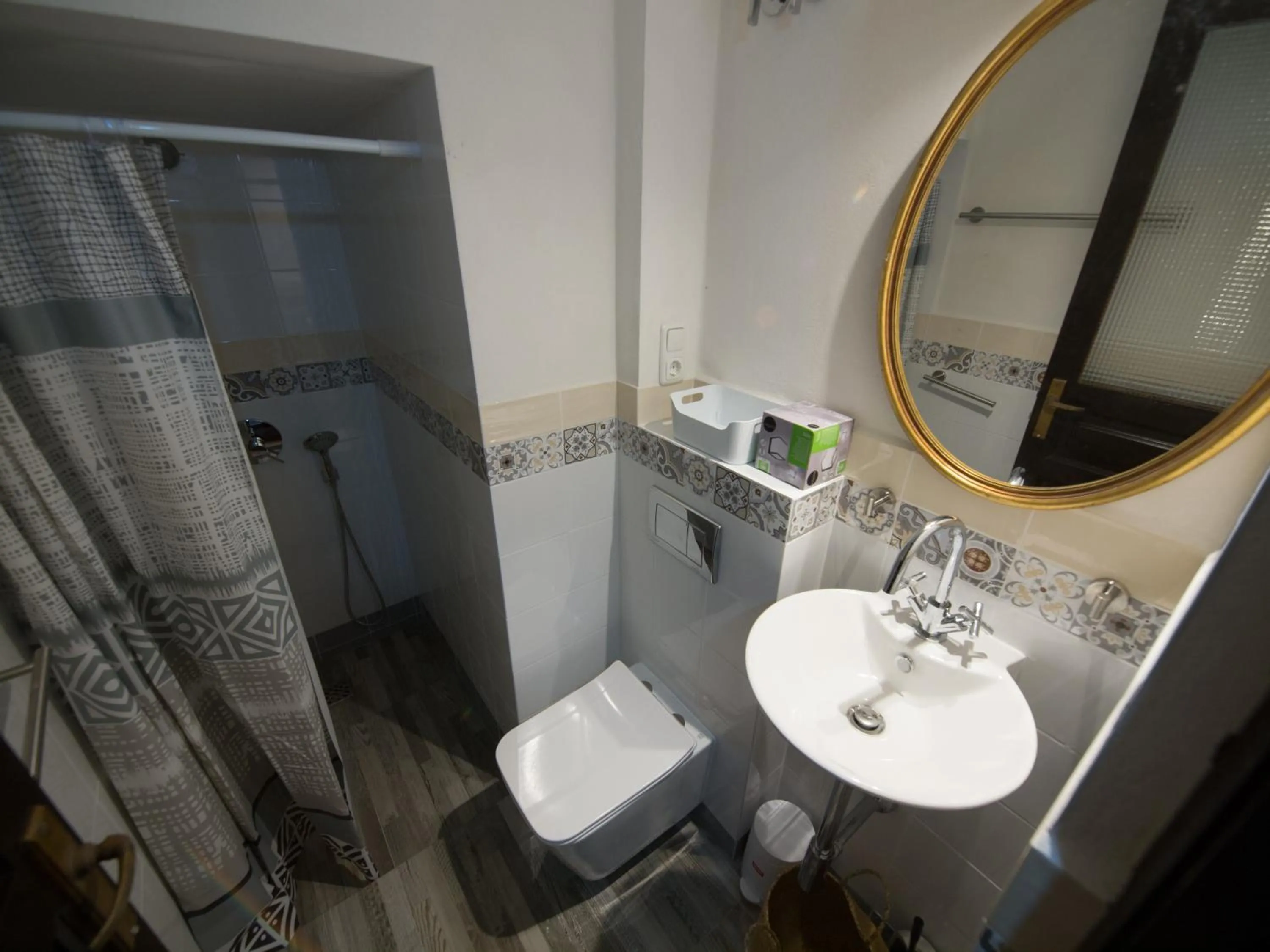 Shower in Guest House Bellaguarda