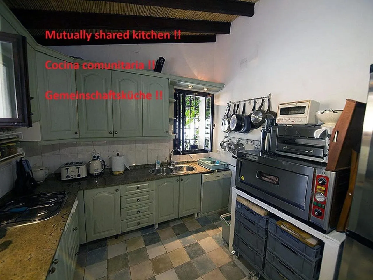 Kitchen or kitchenette in Guest House Bellaguarda