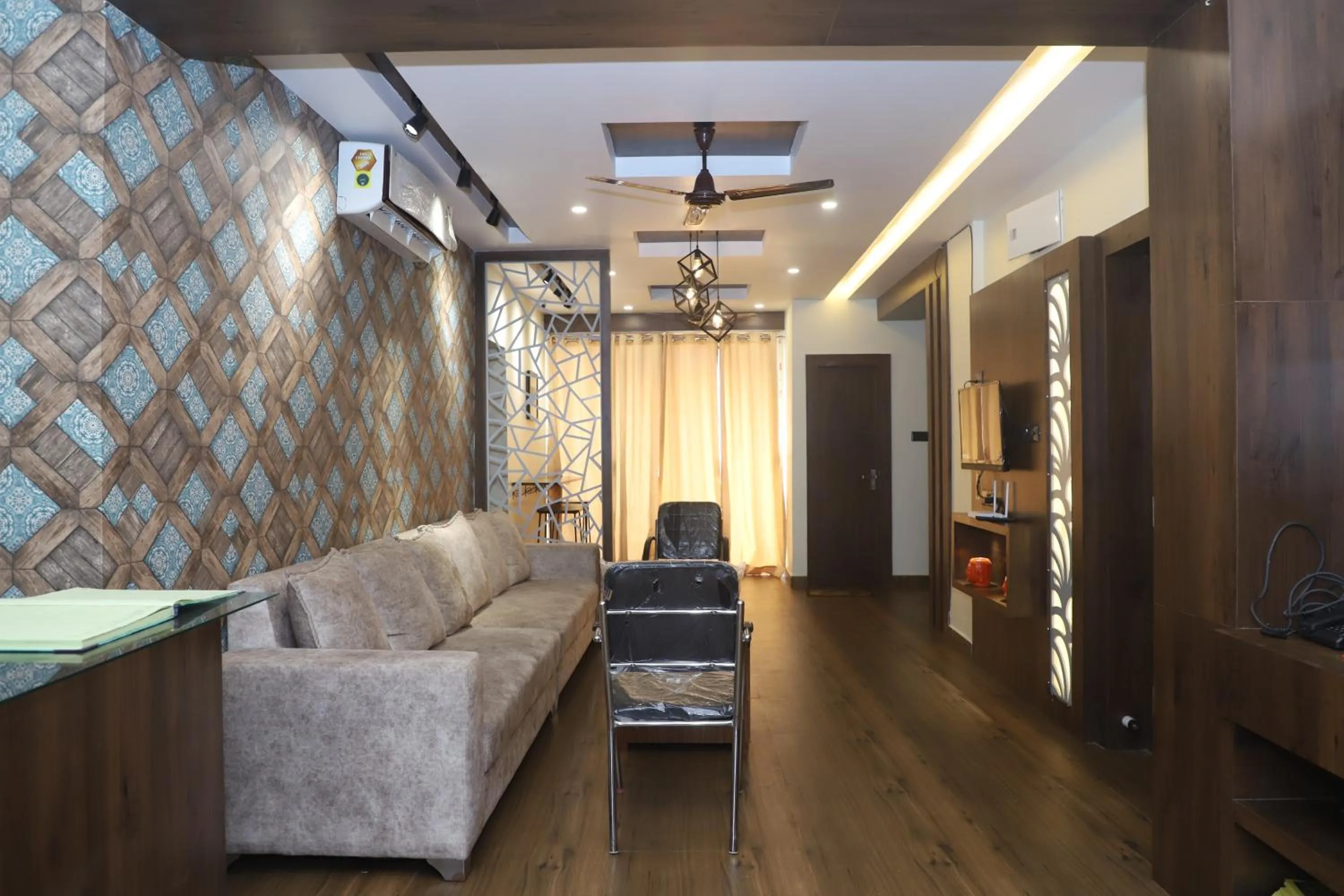 Lobby or reception in Hotel Sohrai Inn