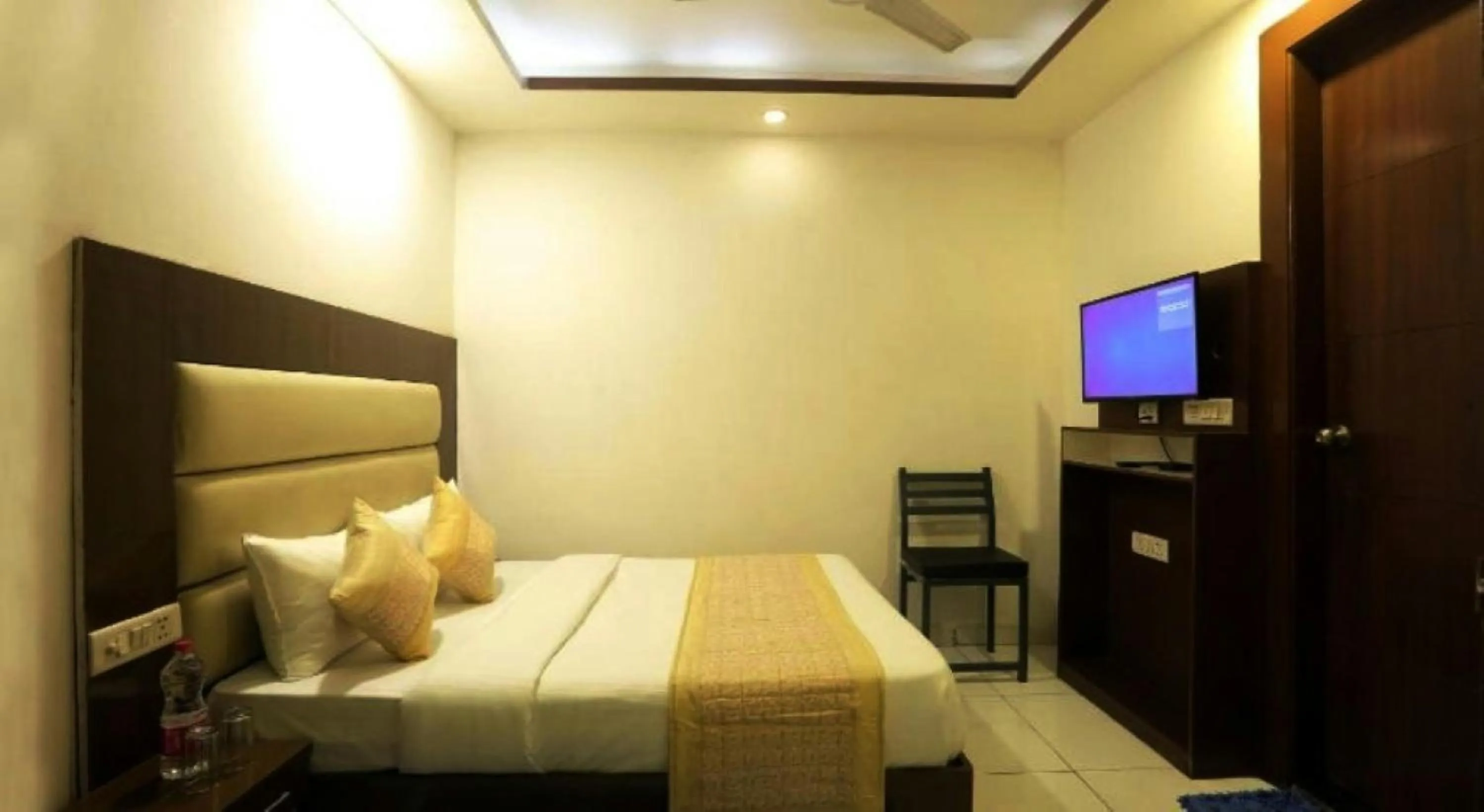 Photo of the whole room in Hotel Sohrai Inn