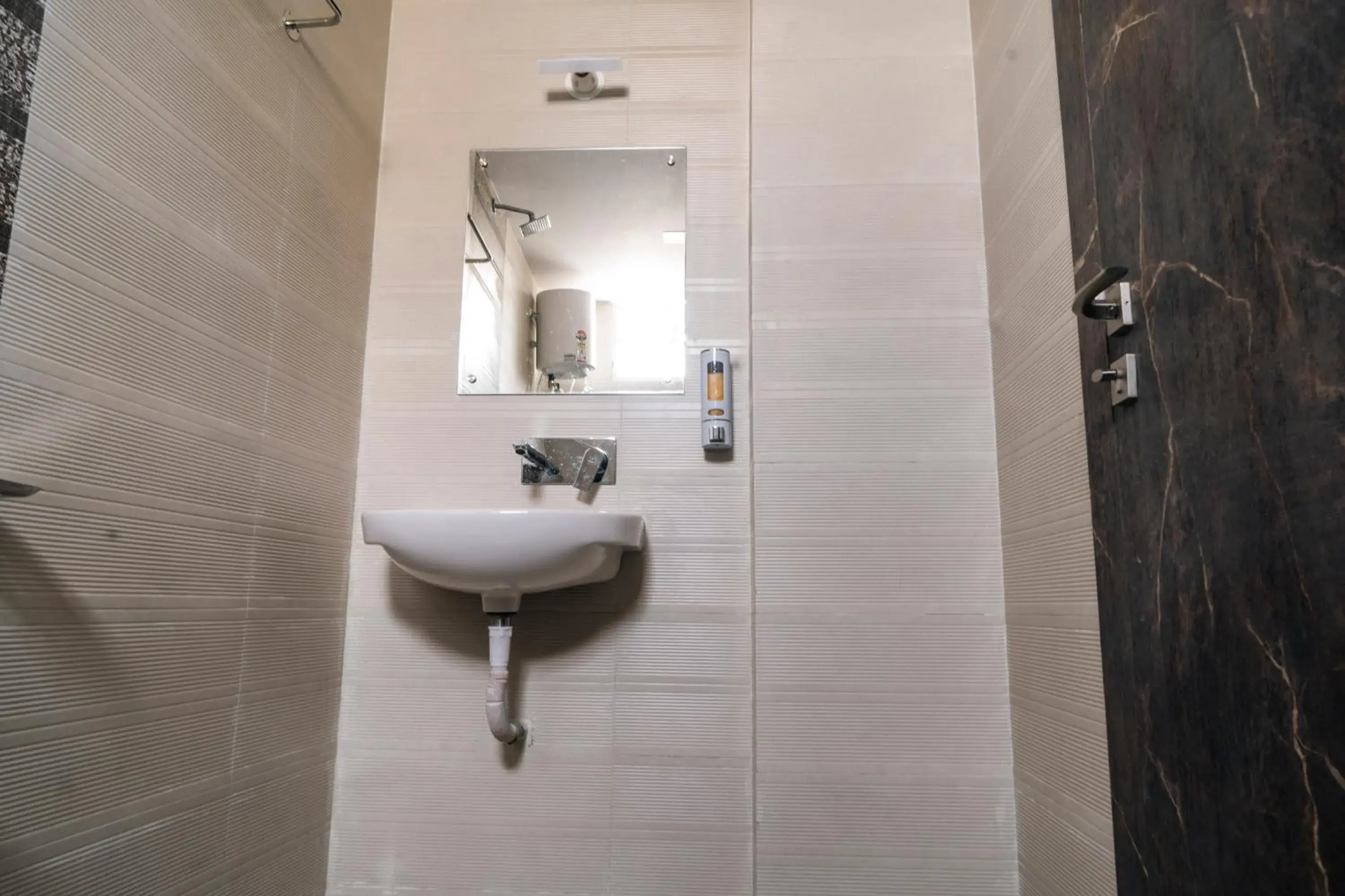 Bathroom in Hotel Sohrai Inn Bathroom in Hotel Sohrai Inn