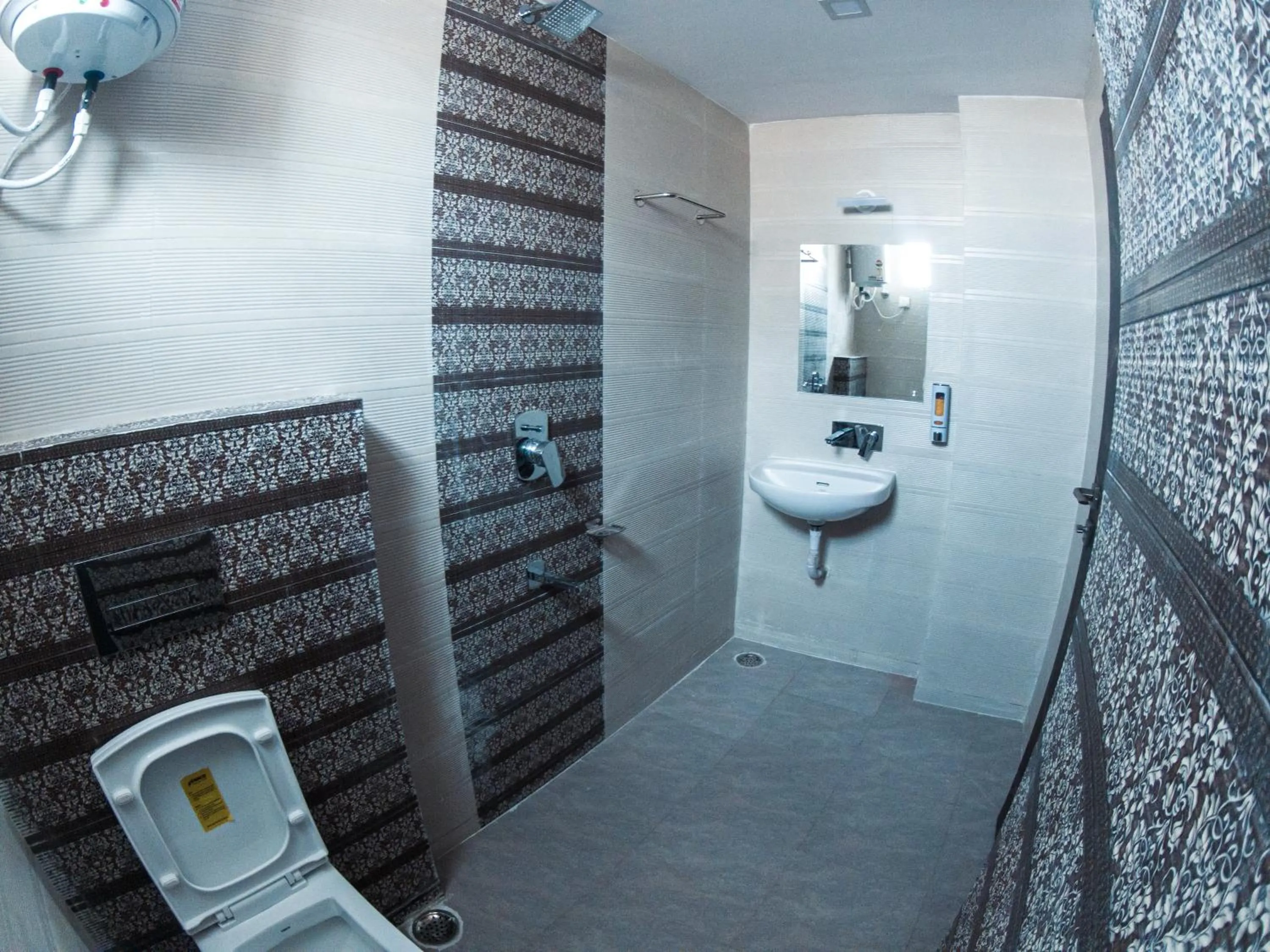 Bathroom in Hotel Sohrai Inn