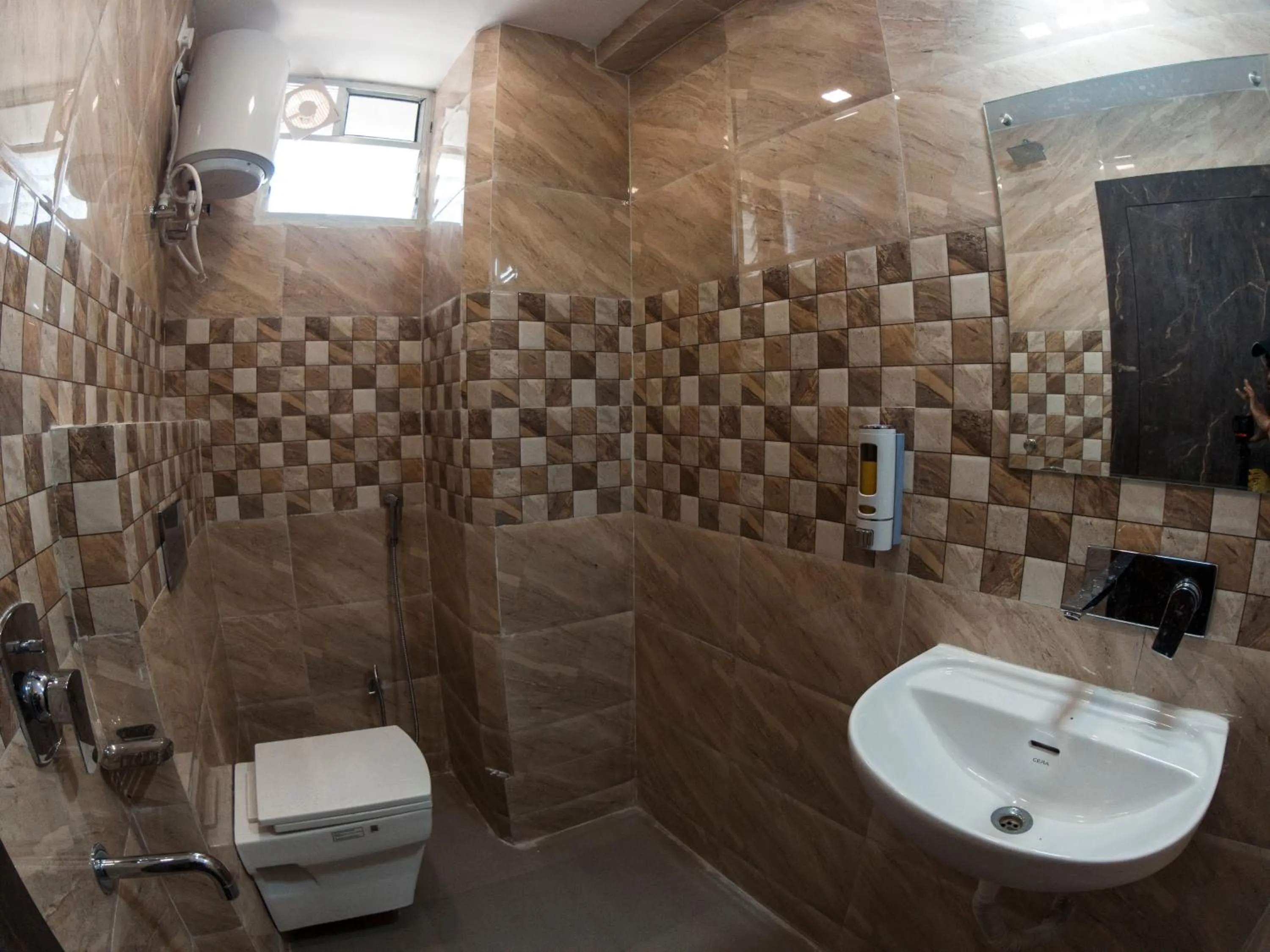 Toilet in Hotel Sohrai Inn