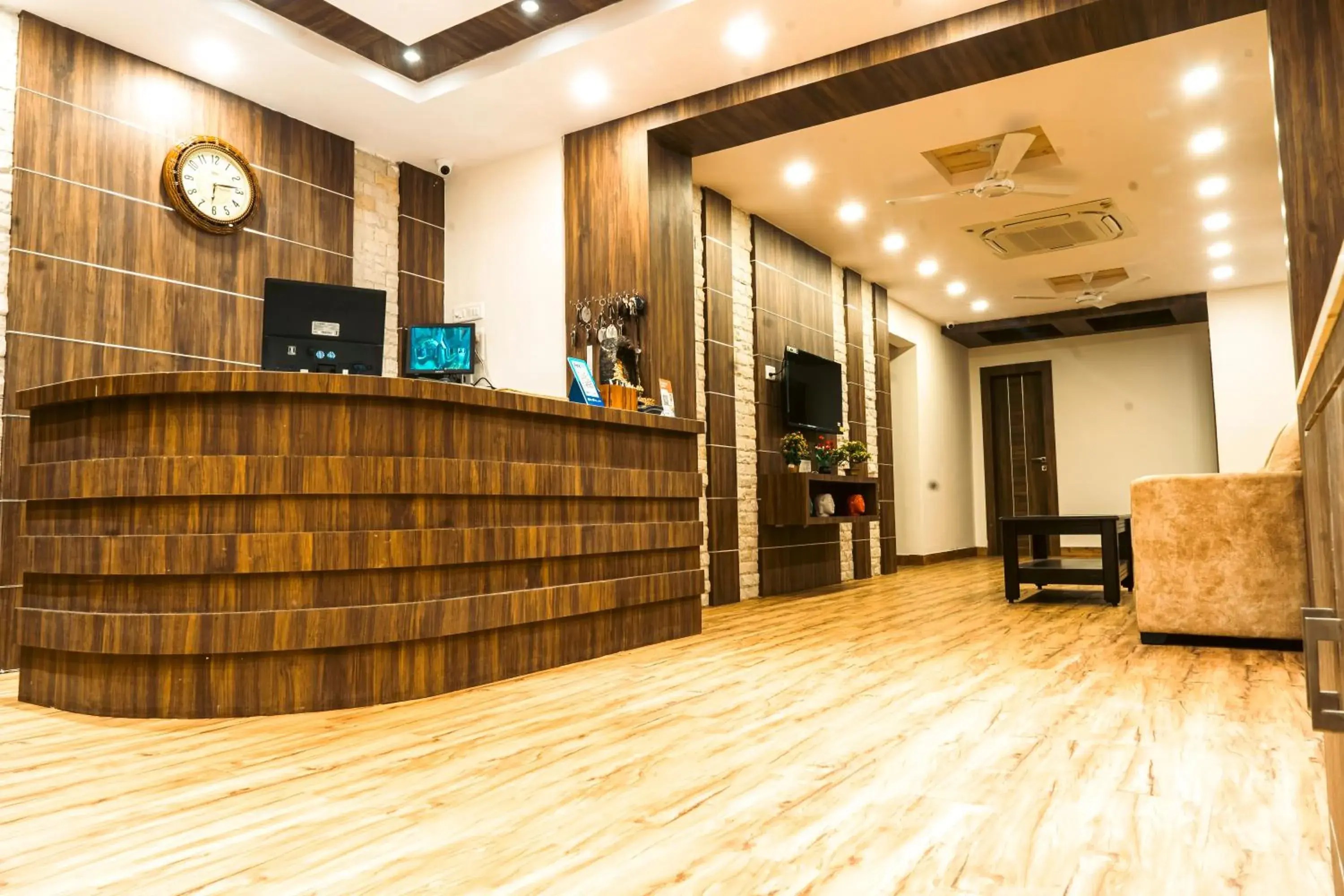 Breakfast in Hotel Sohrai Inn Breakfast in Hotel Sohrai Inn