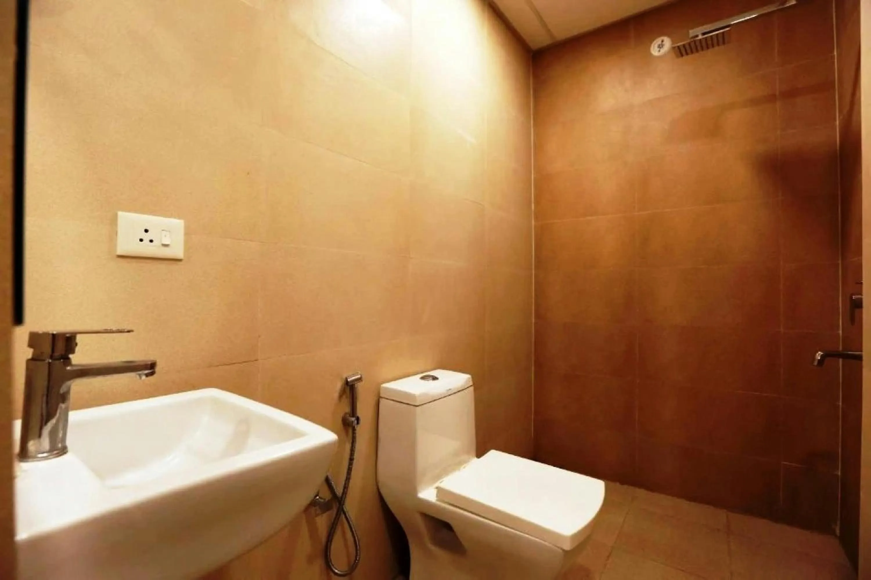 Toilet in Hotel Sohrai Inn