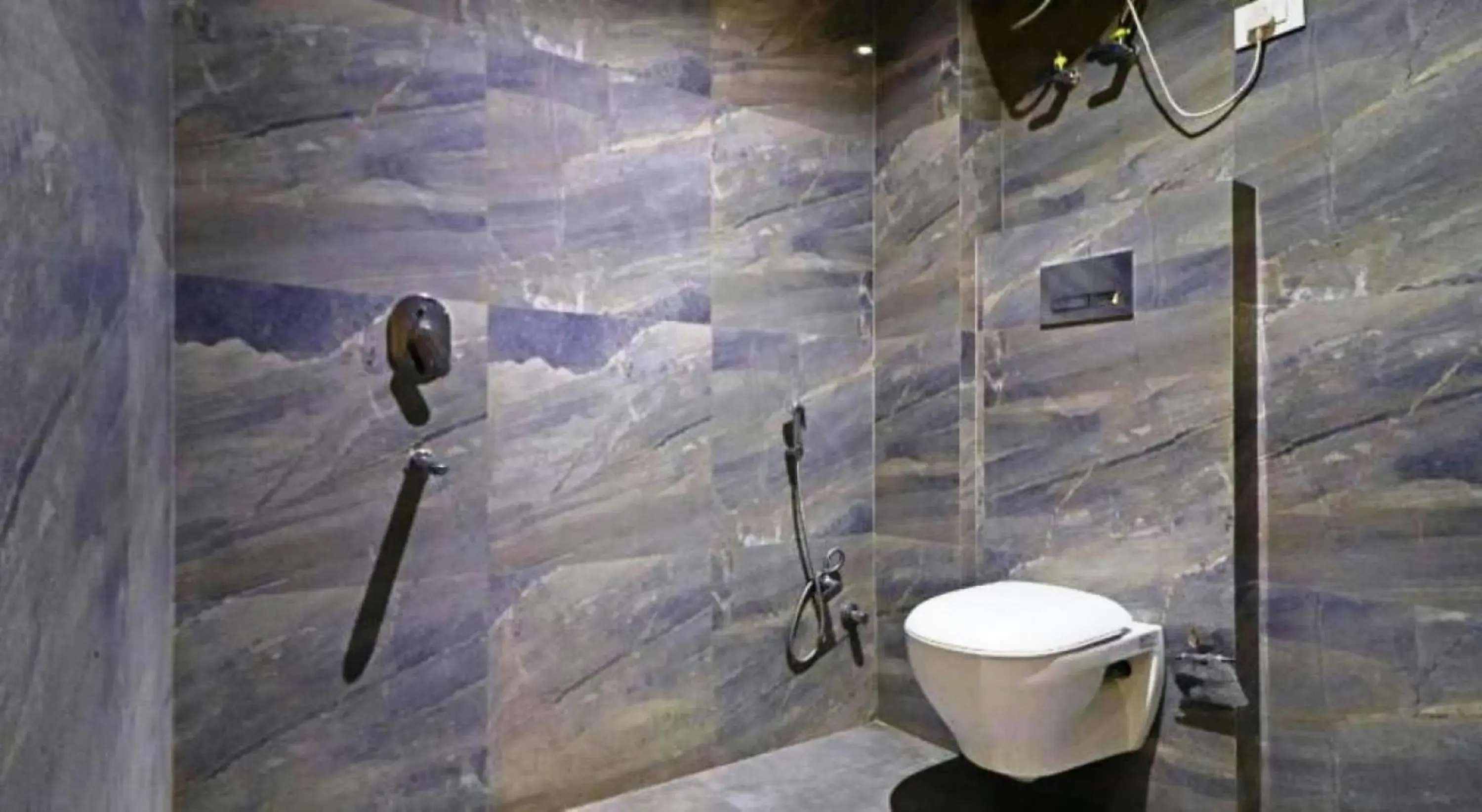 Bathroom in Hotel Sohrai Inn Bathroom in Hotel Sohrai Inn