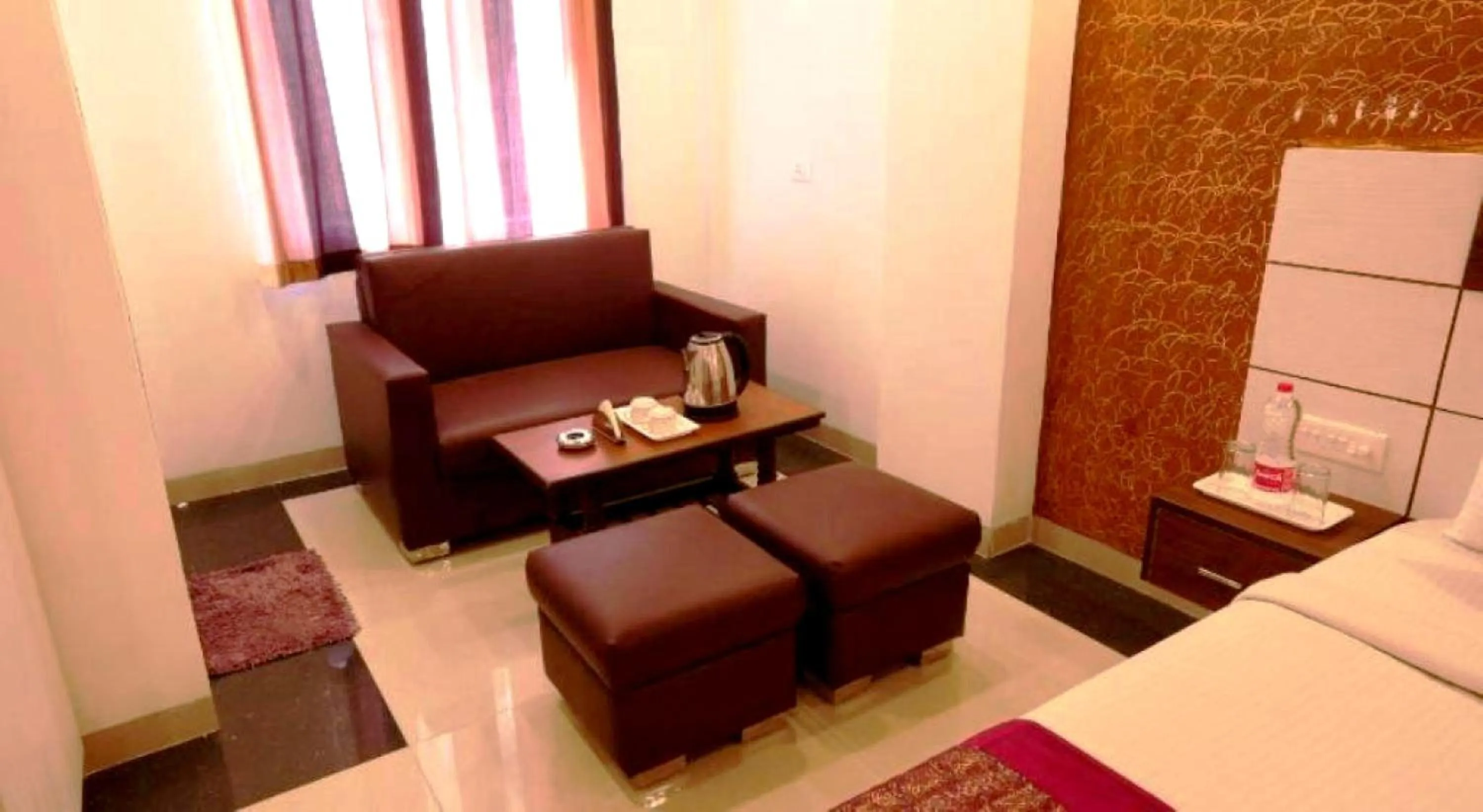Seating area in Hotel Sohrai Inn