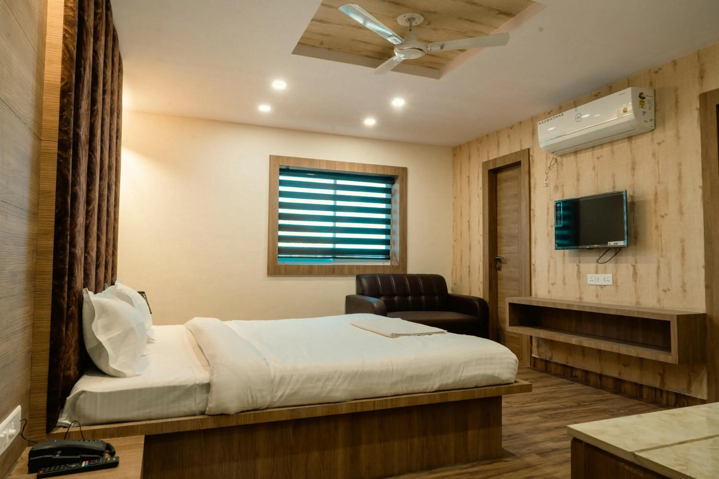 Photo of the whole room in Hotel Sohrai Inn