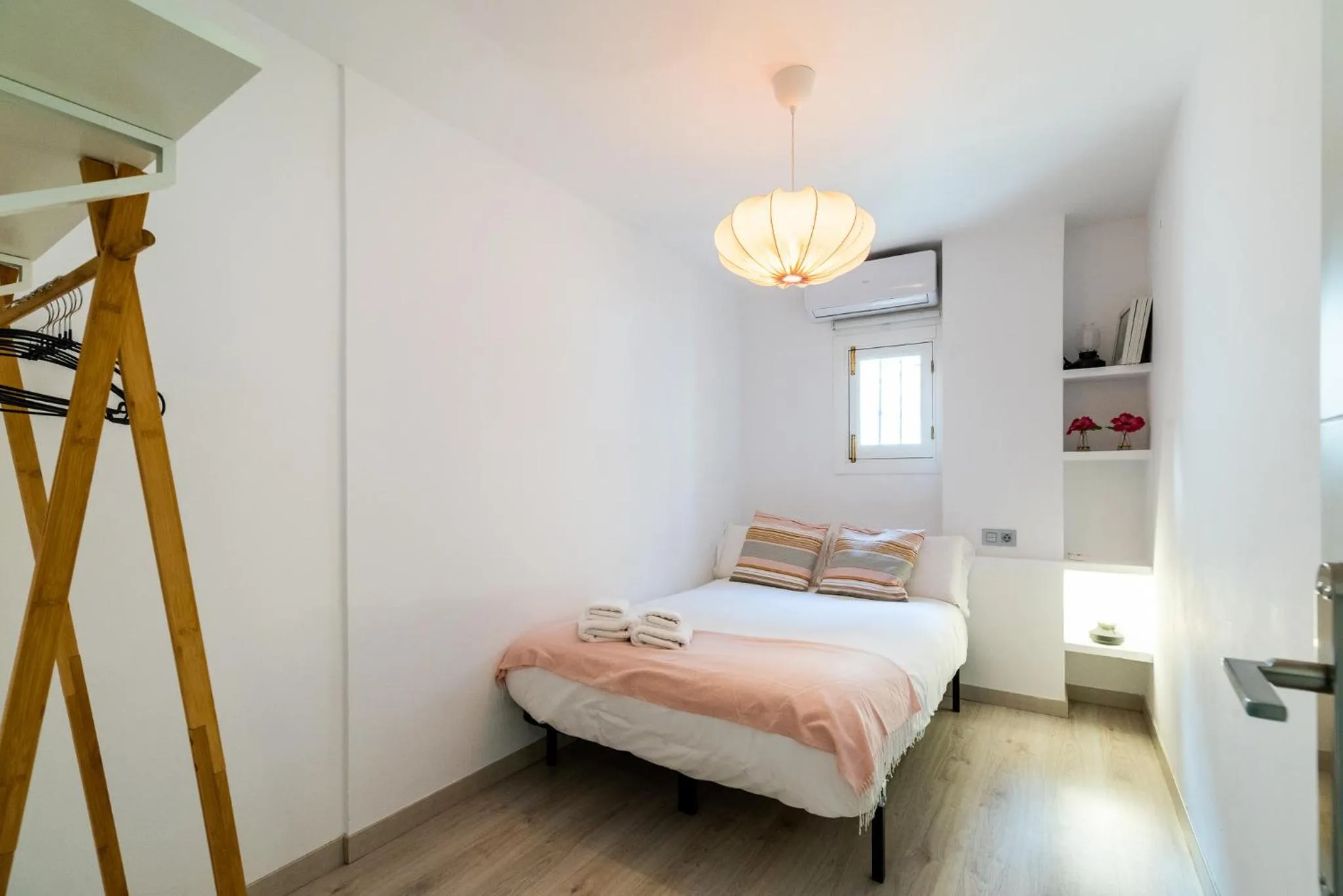 Bed in Precioso apartamento con parking en Granada