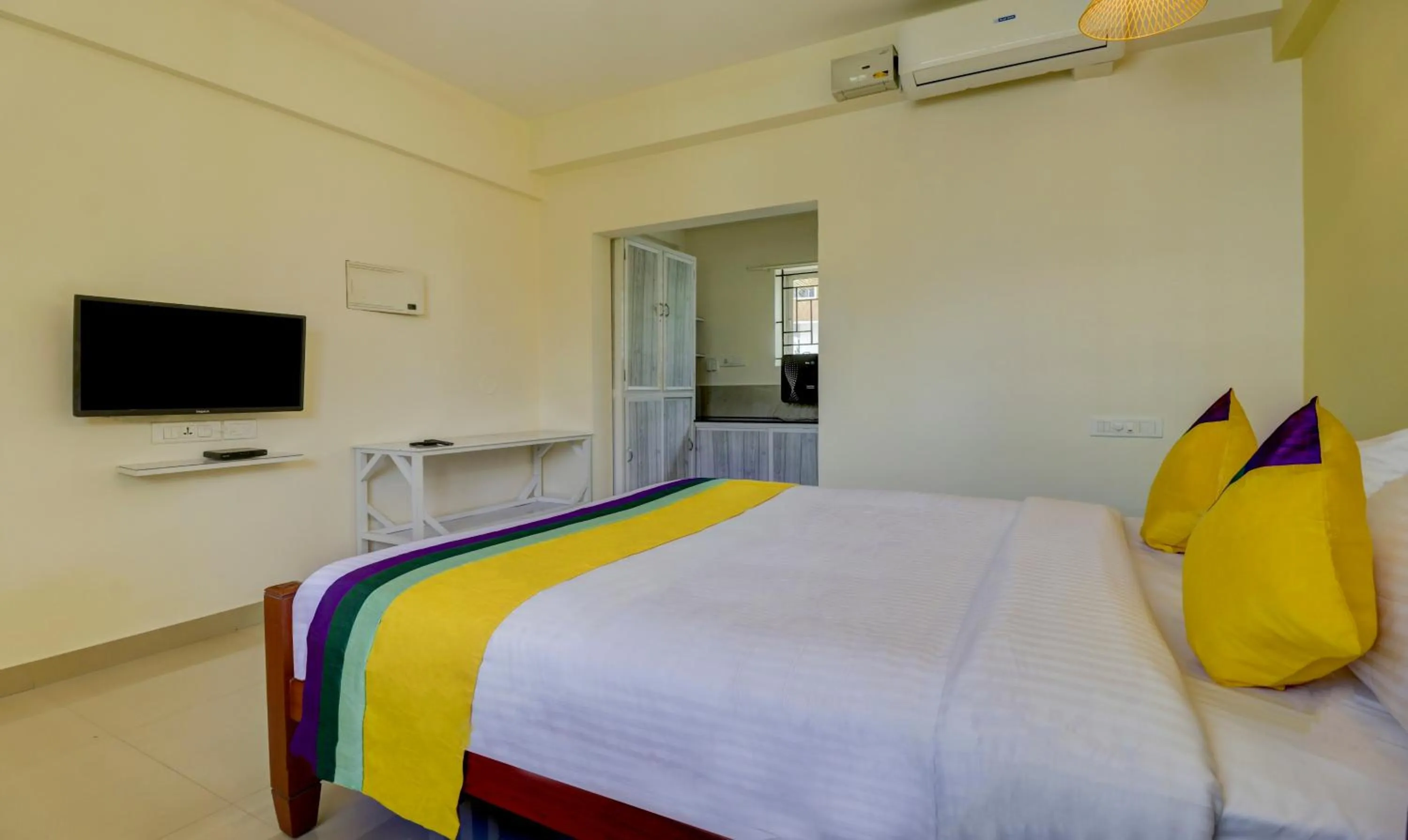 Bedroom, Bed in Itsy Hotels Ushodaya Royal Residency