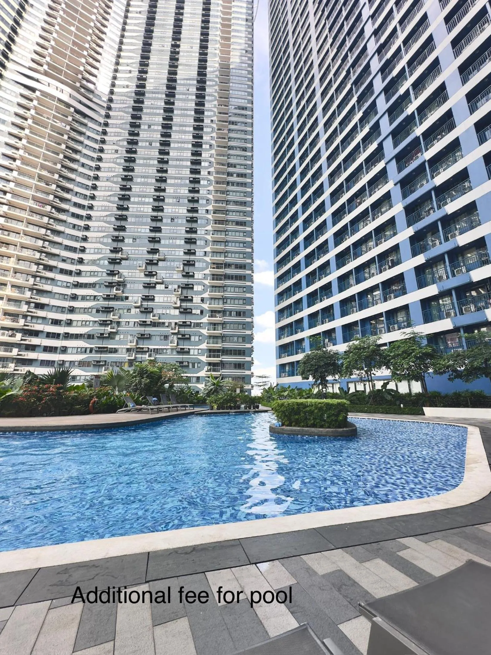 Heart of Makati, Fully furnished condo, cbd central location
