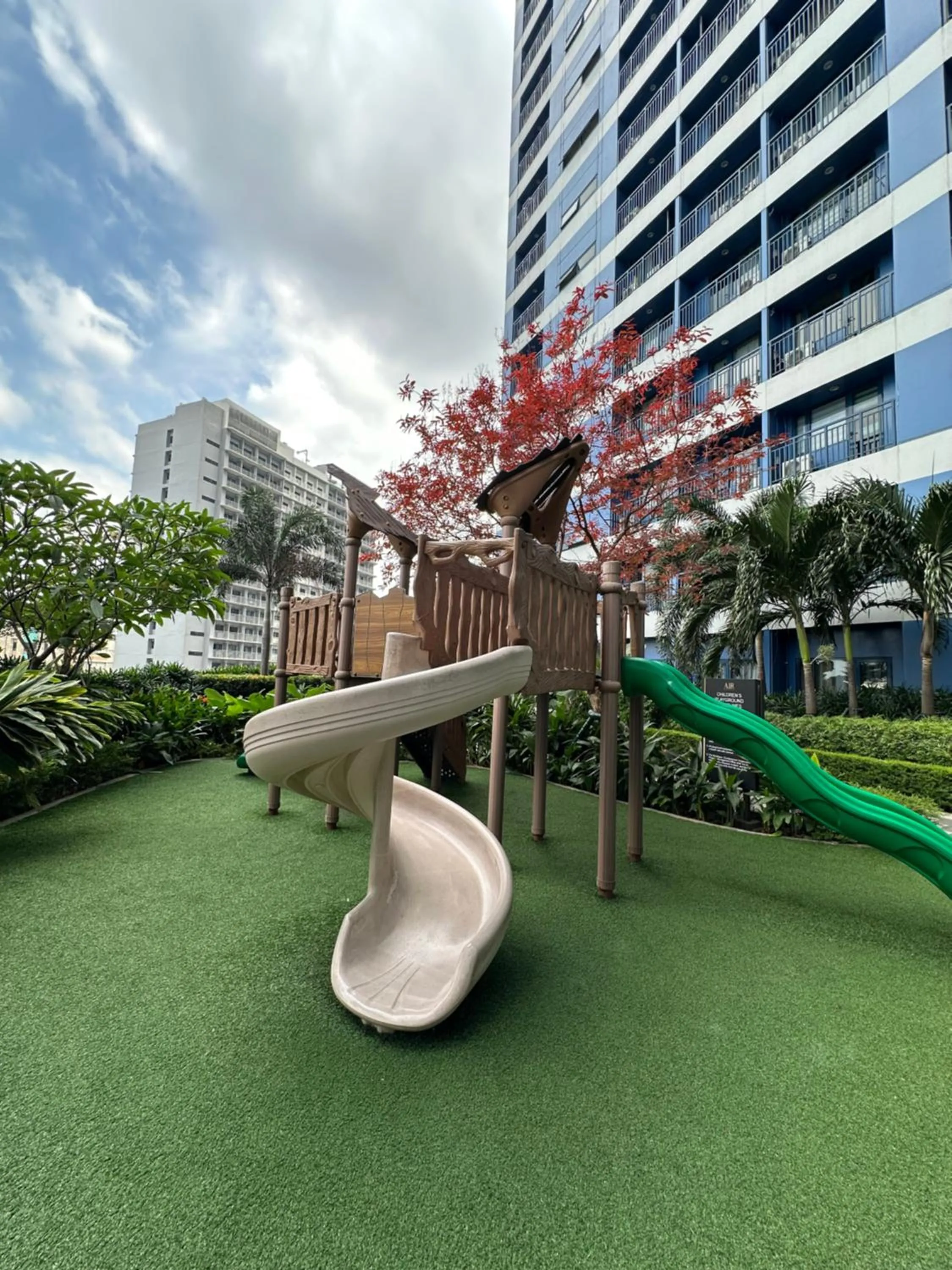 Heart of Makati, Fully furnished condo, cbd central location