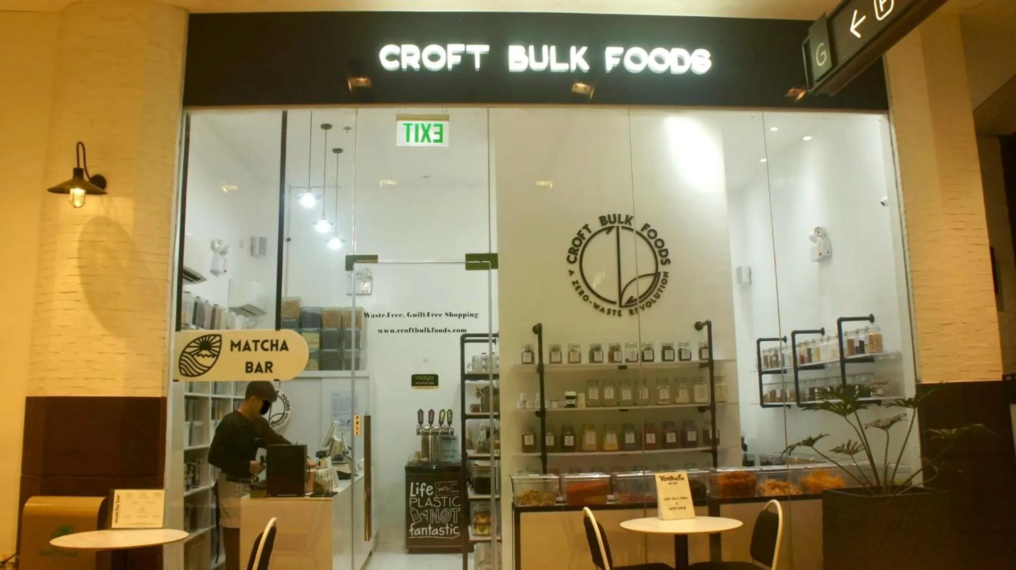 Heart of Makati, Fully furnished condo, cbd central location