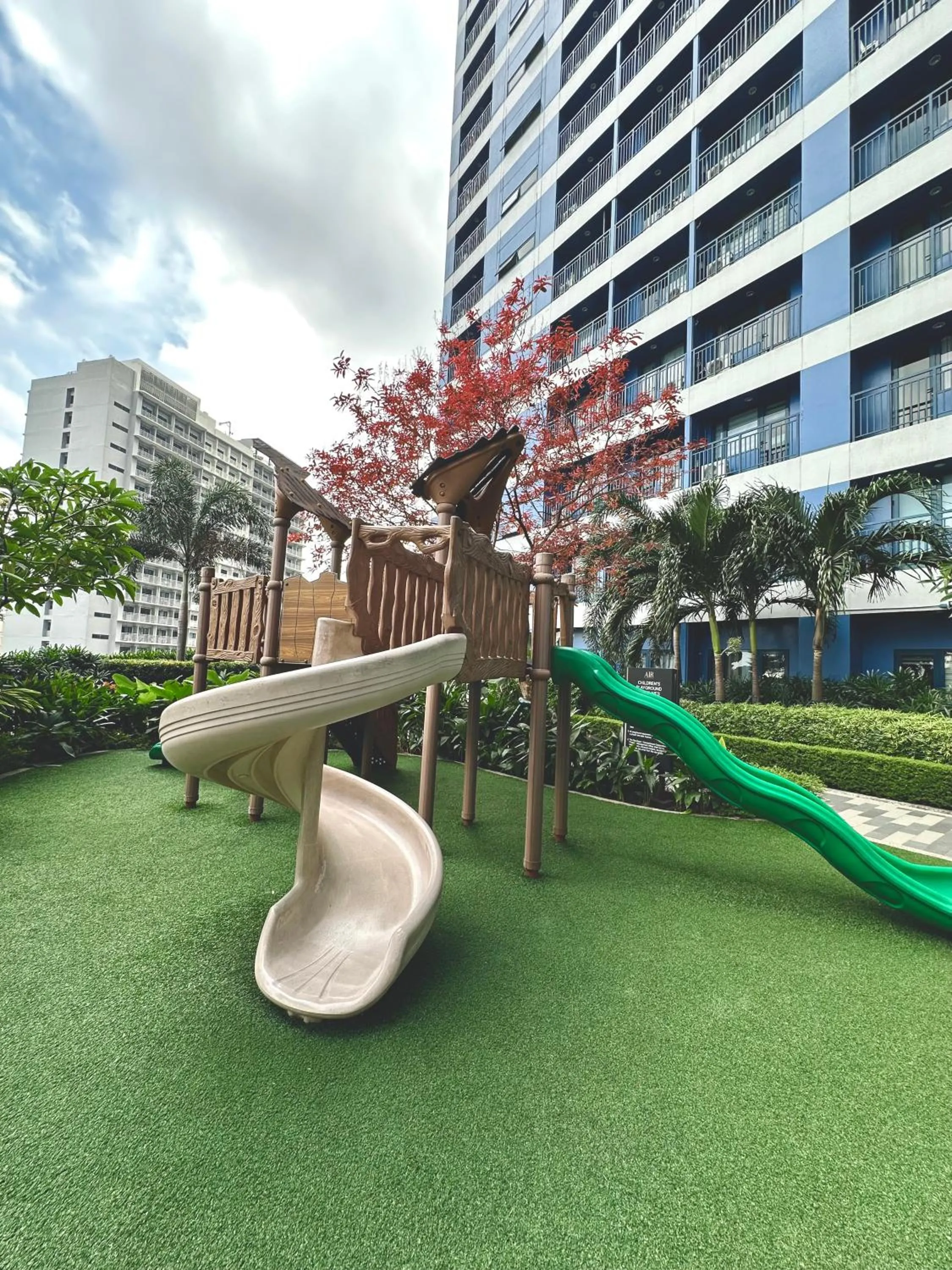 Heart of Makati, Fully furnished condo, cbd central location