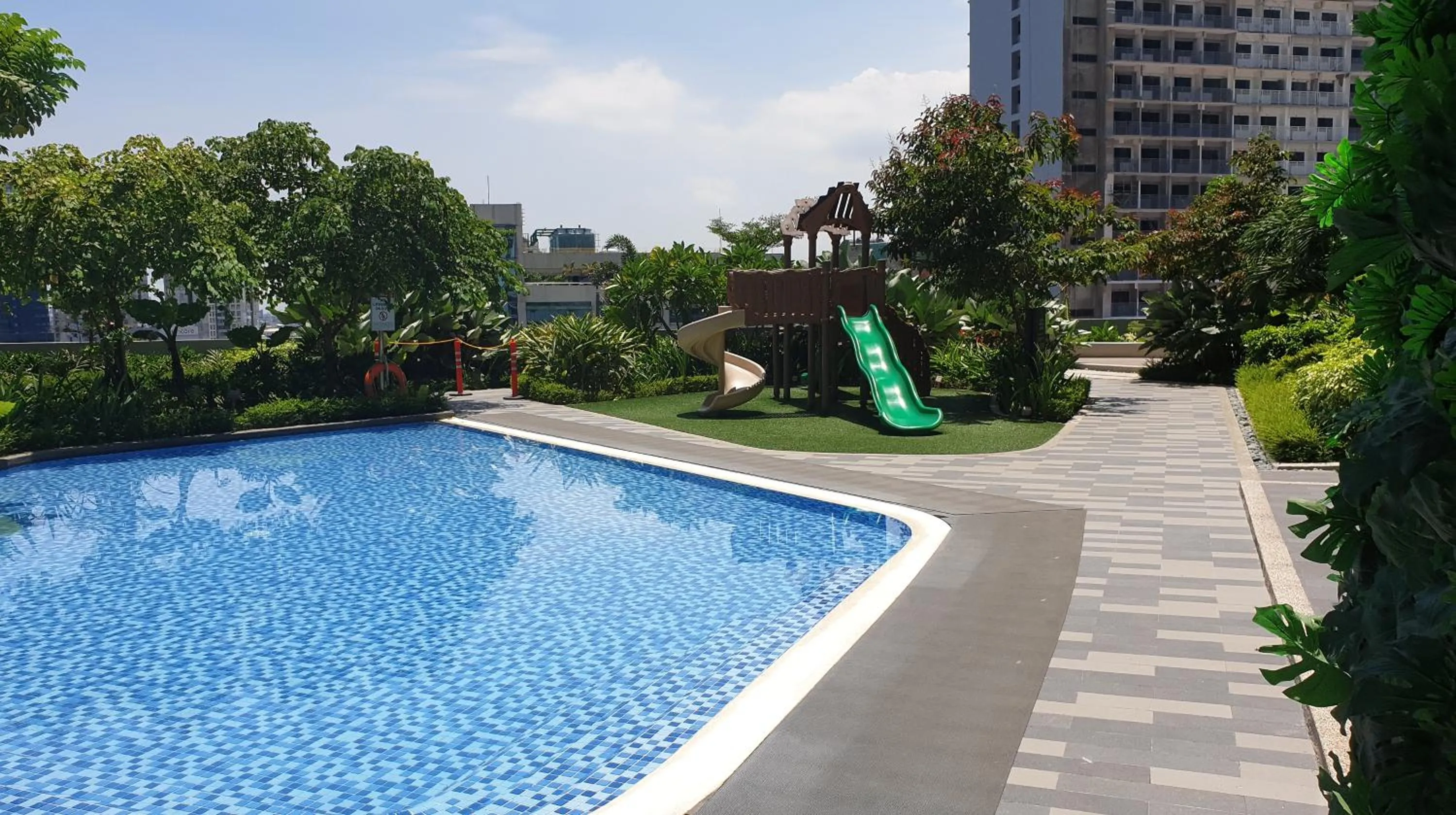 Children play ground in Heart of Makati, Fully furnished condo, cbd central location