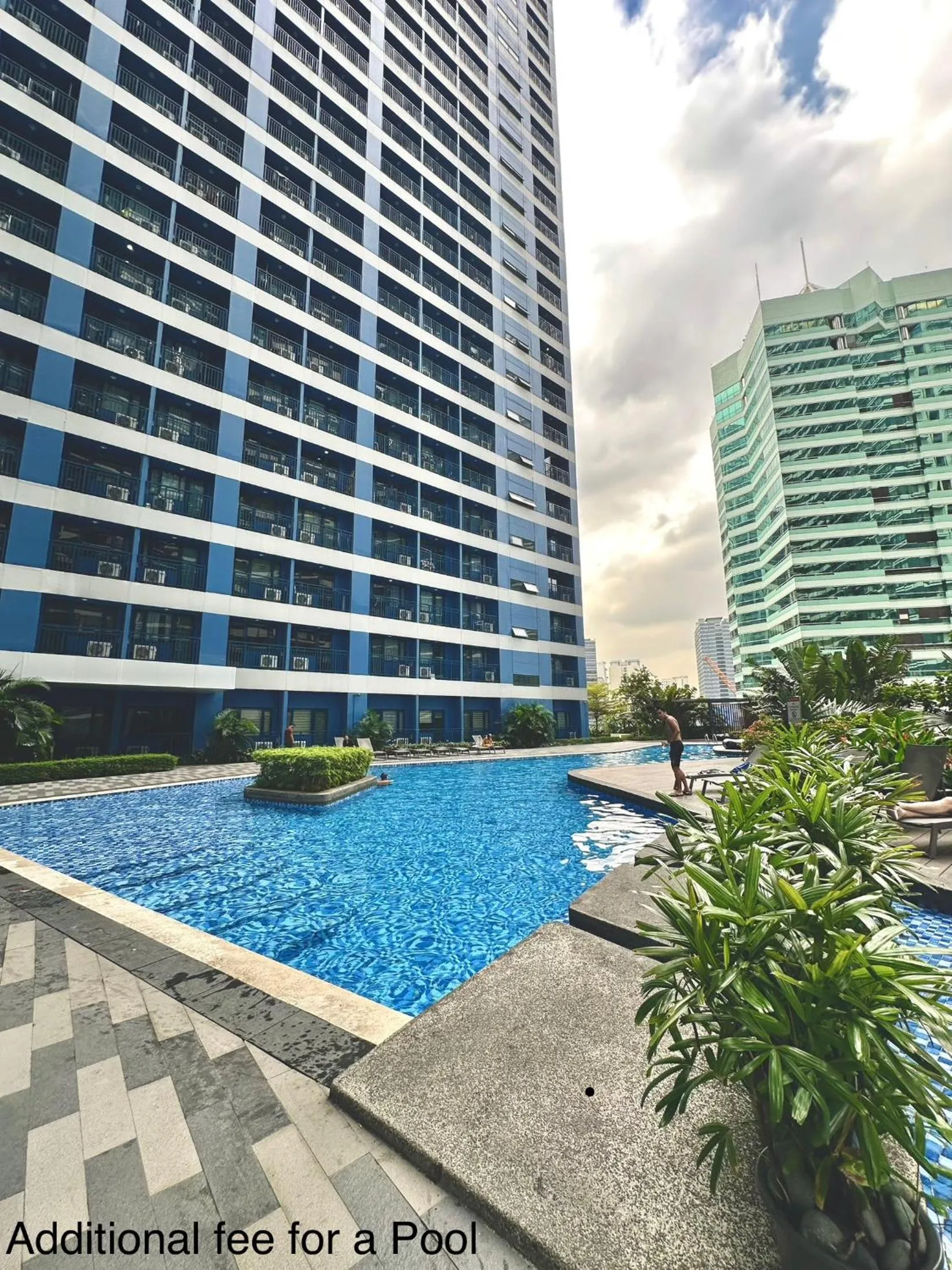Heart of Makati, Fully furnished condo, cbd central location
