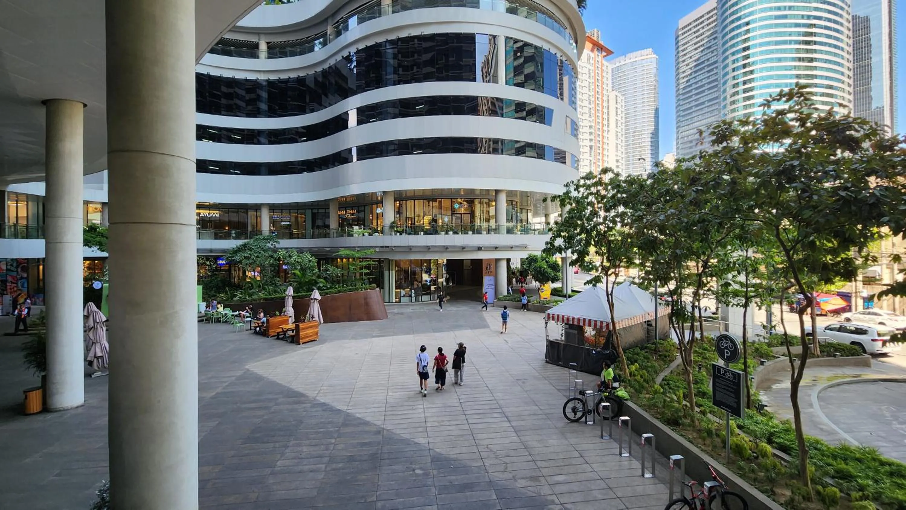 Property building in Heart of Makati, Fully furnished condo, cbd central location