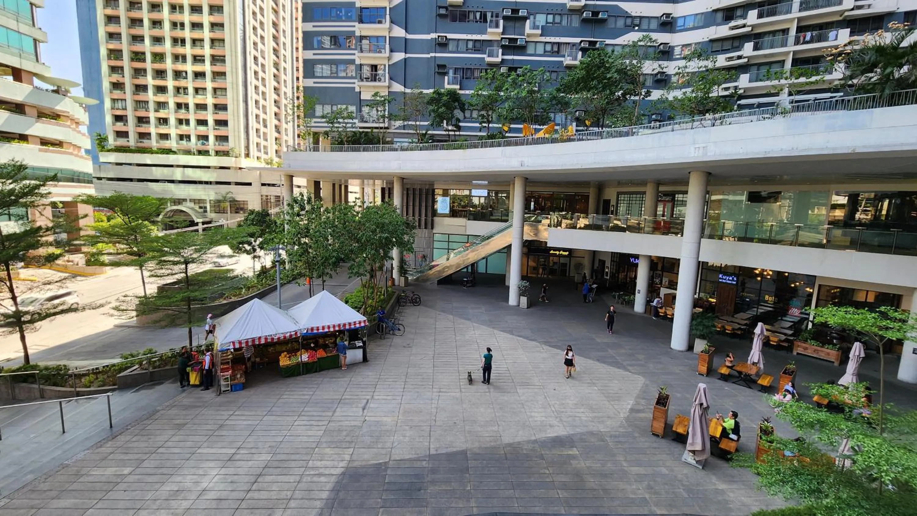 Property building in Heart of Makati, Fully furnished condo, cbd central location
