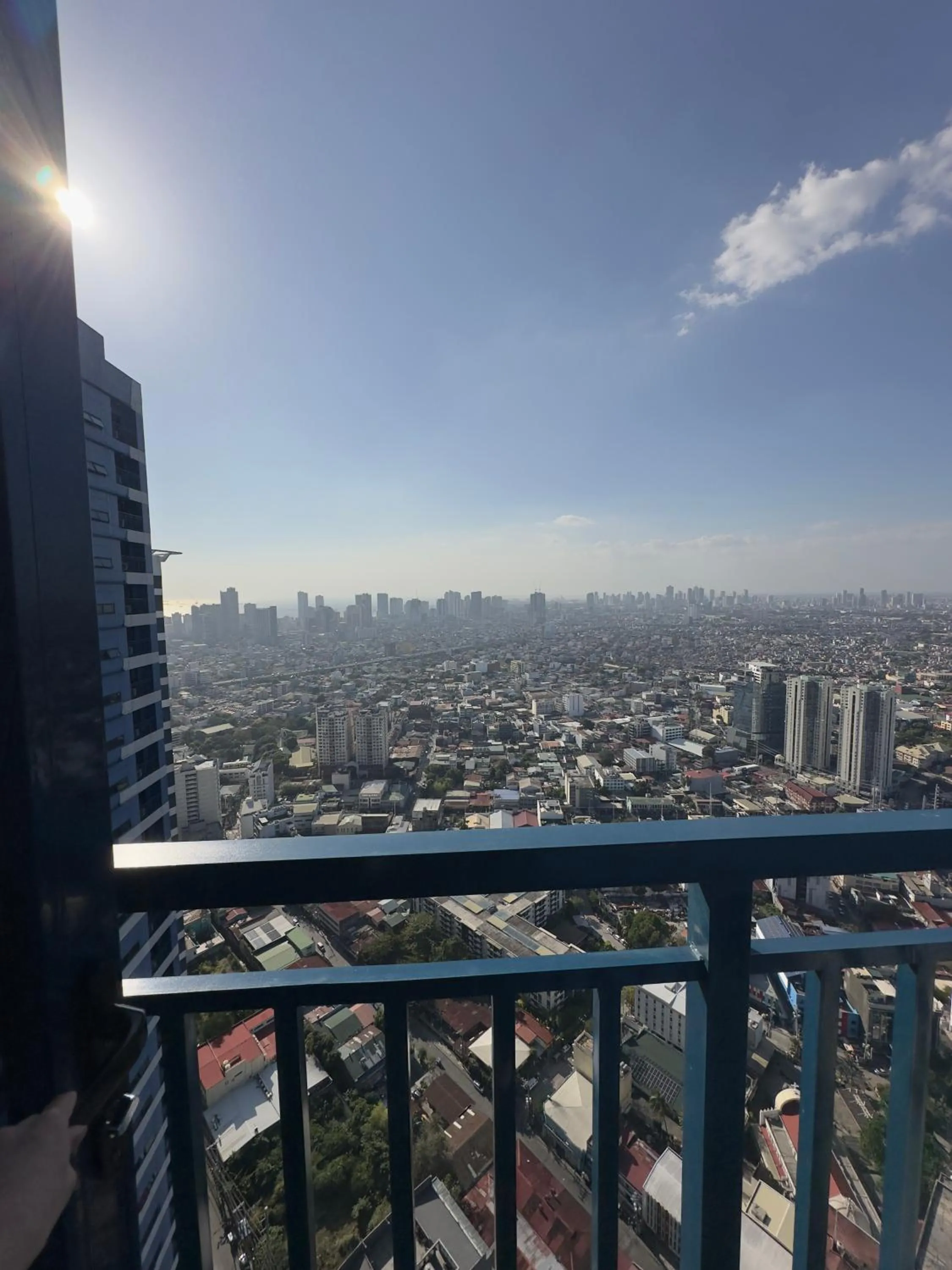 Heart of Makati, Fully furnished condo, cbd central location