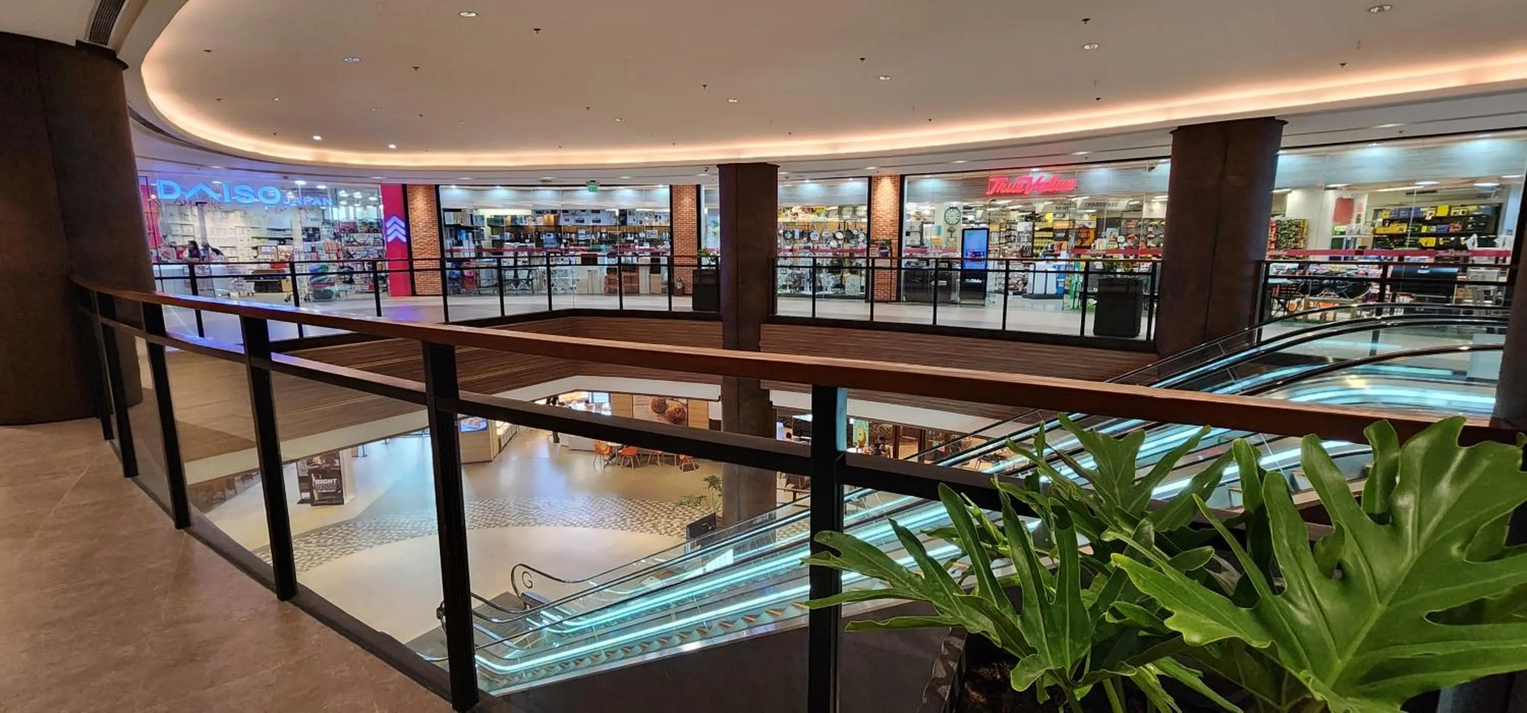On-site shops in Heart of Makati, Fully furnished condo, cbd central location