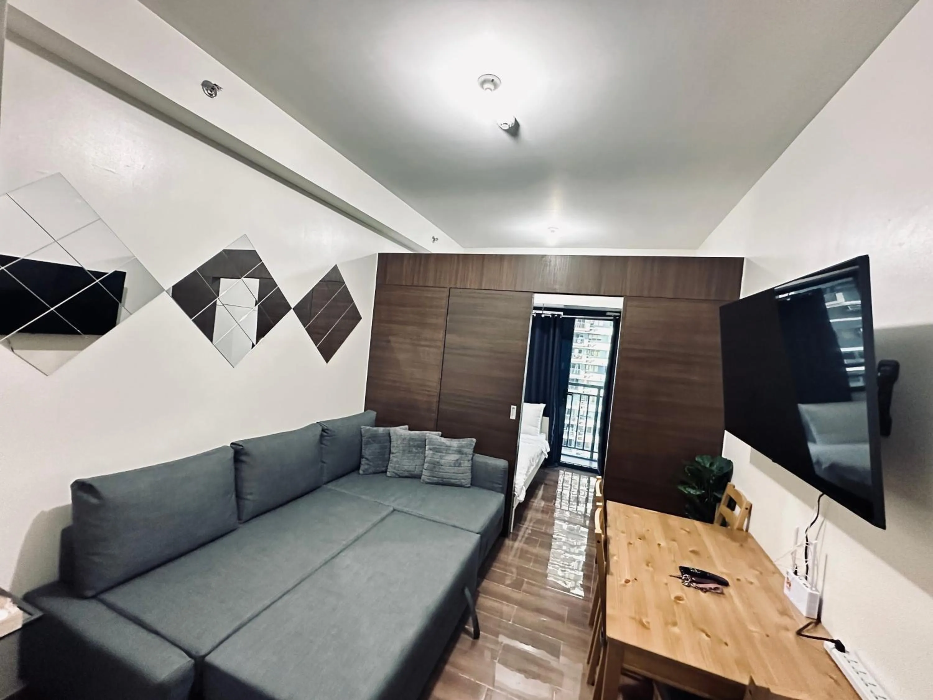 TV and multimedia in Heart of Makati, Fully furnished condo, cbd central location