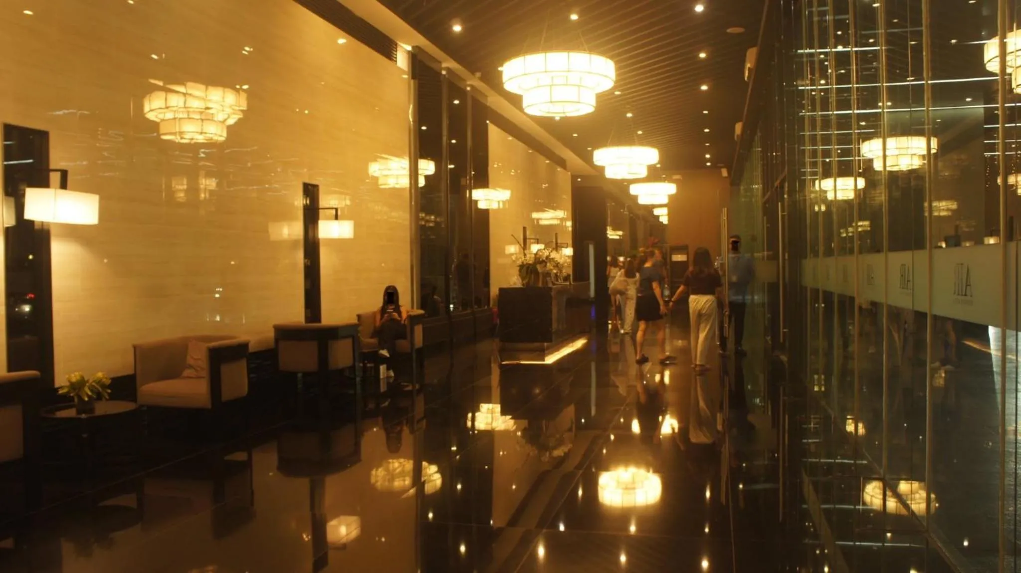 Heart of Makati, Fully furnished condo, cbd central location