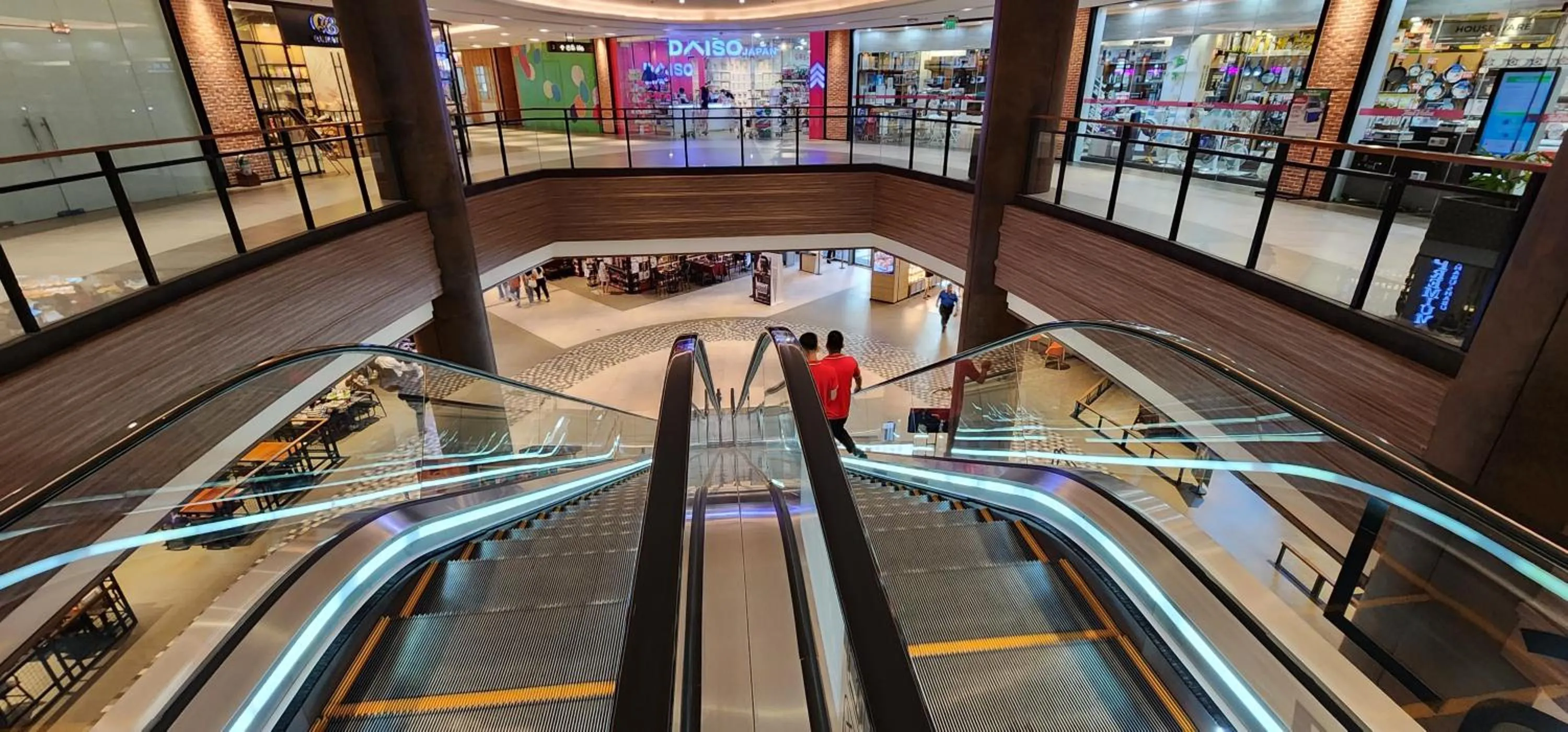 On-site shops in Heart of Makati, Fully furnished condo, cbd central location