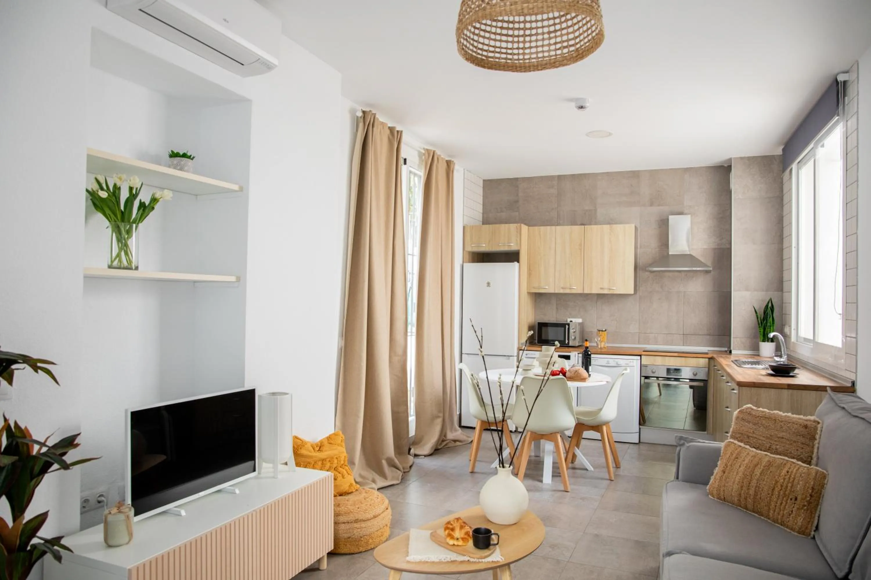 Photo of the whole room in Apartamentos Casa Macías