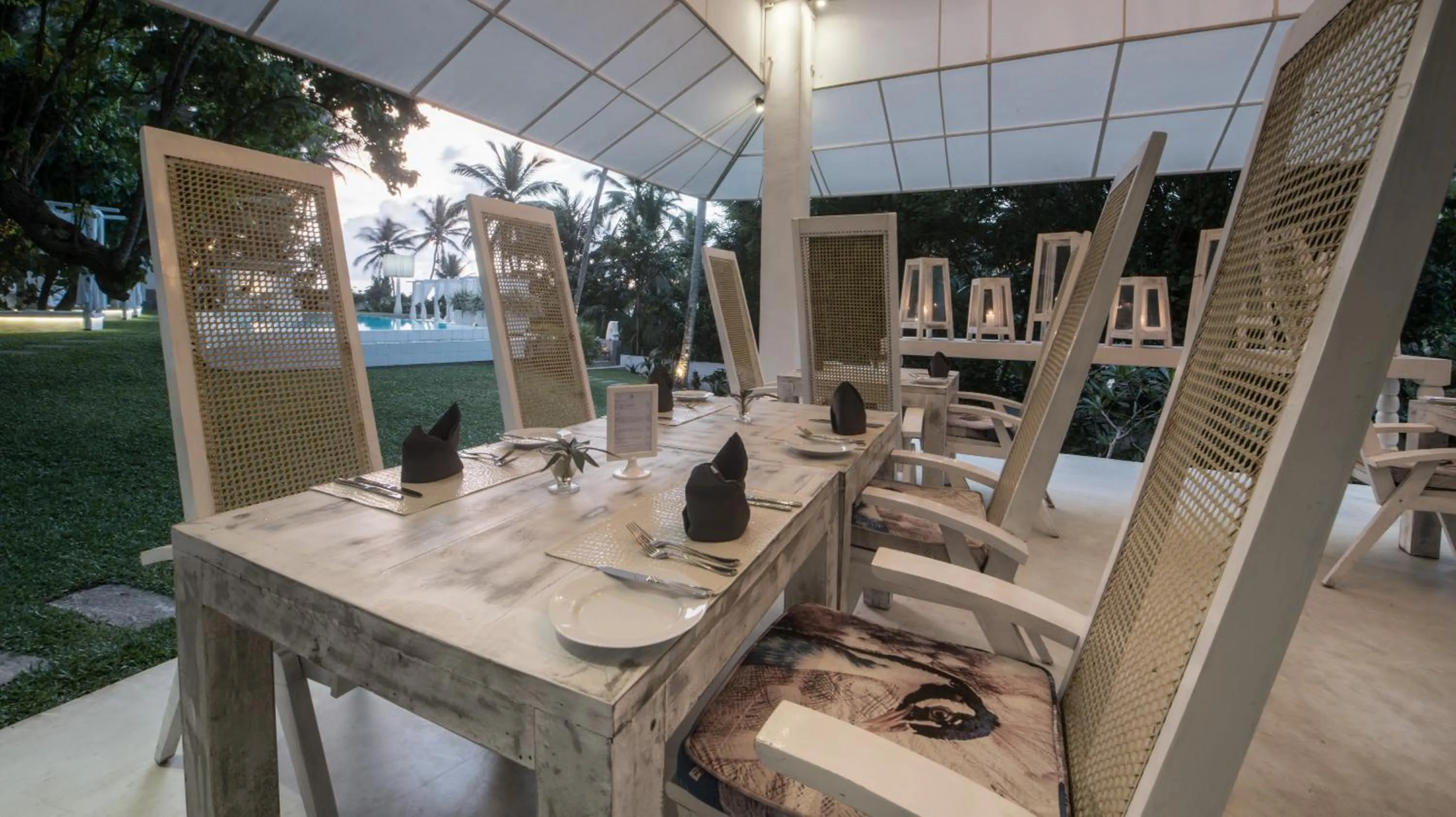 Restaurant/places to eat in W15 Escape