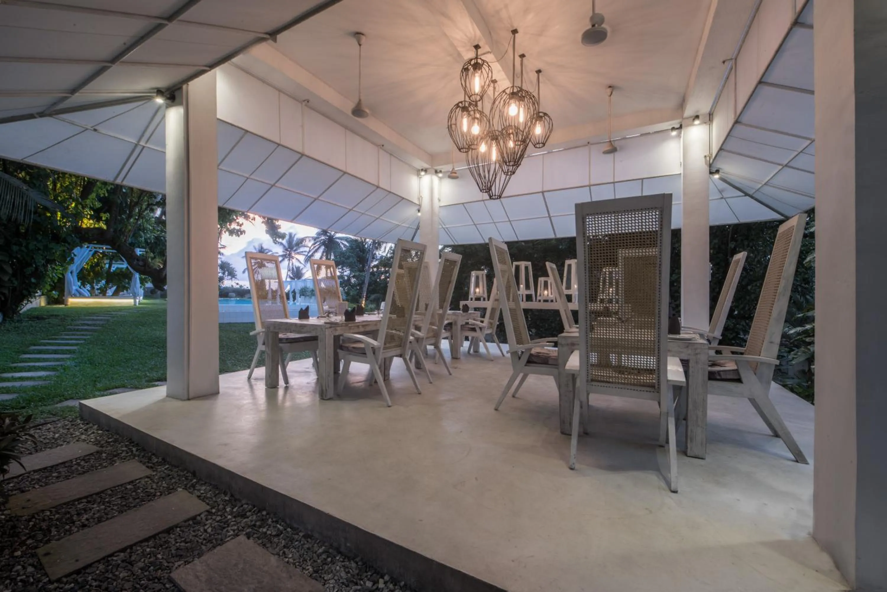 Restaurant/places to eat in W15 Escape