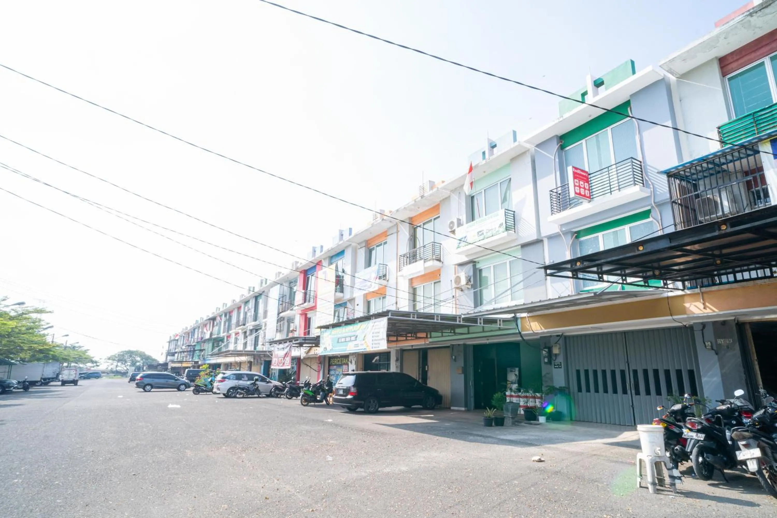 Property building in RedDoorz @ Aralia Harapan Indah