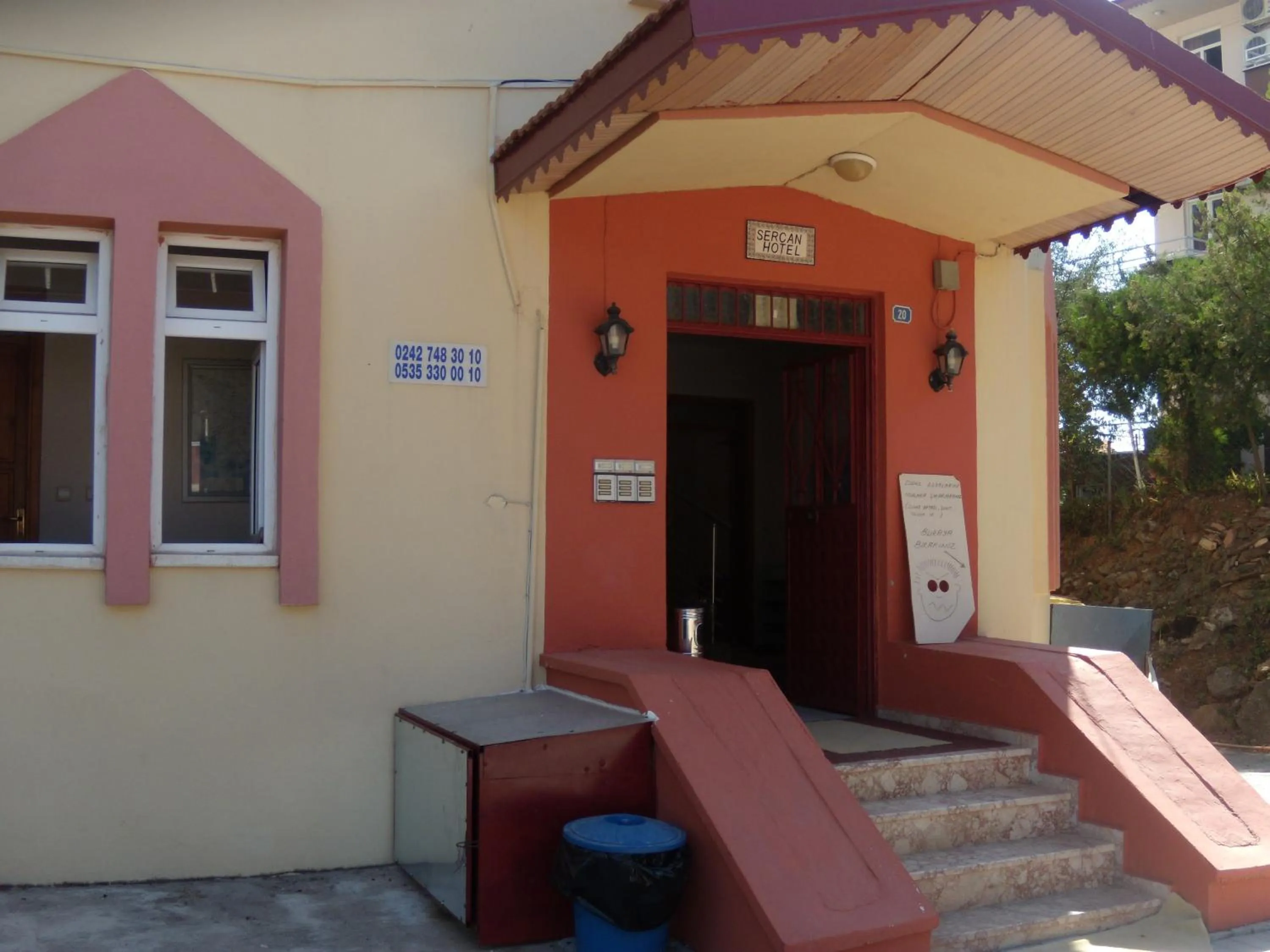 Facade/entrance in Sercan Apart