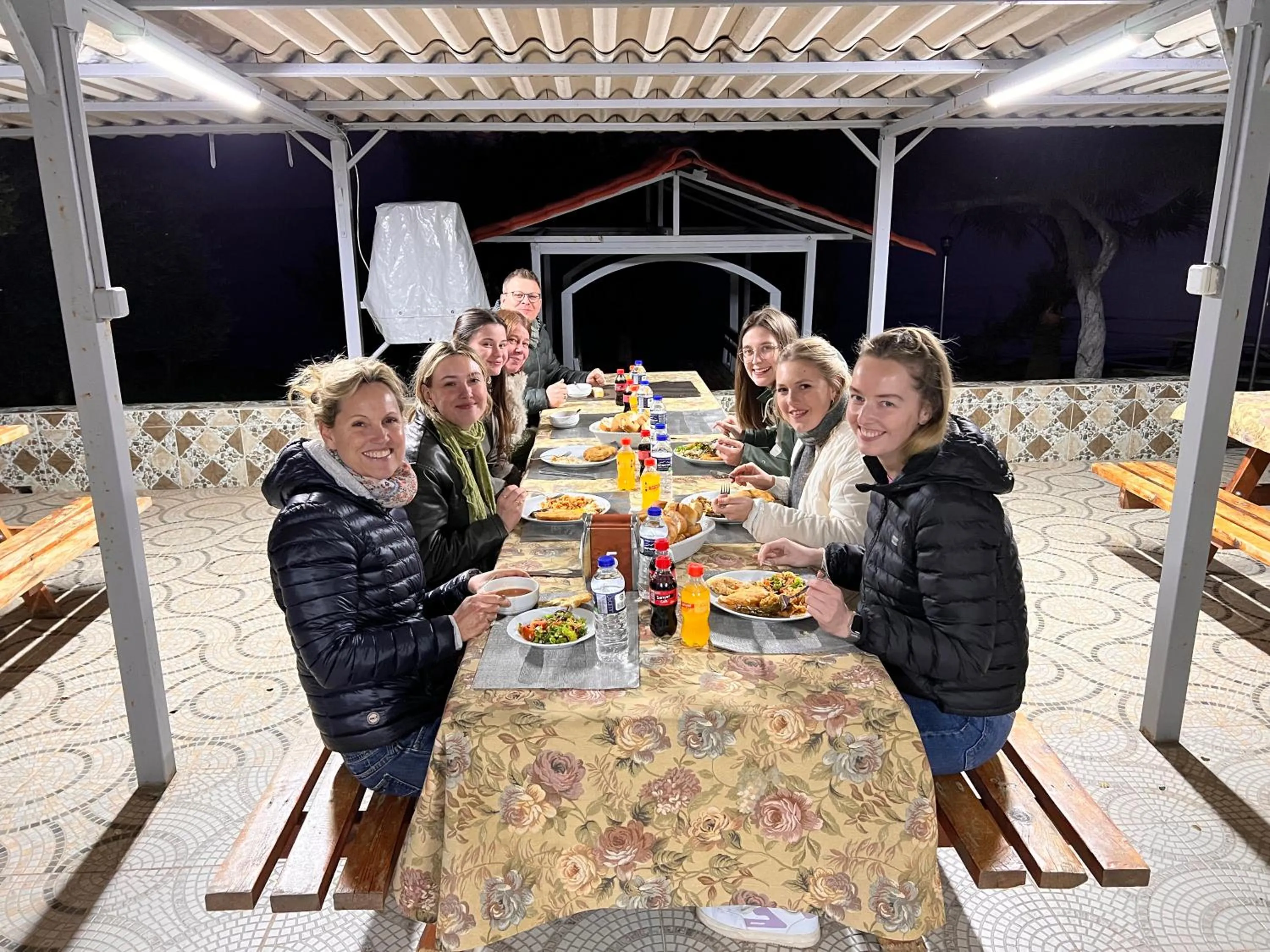 Restaurant/places to eat in Mavi Cennet Camping Caravan