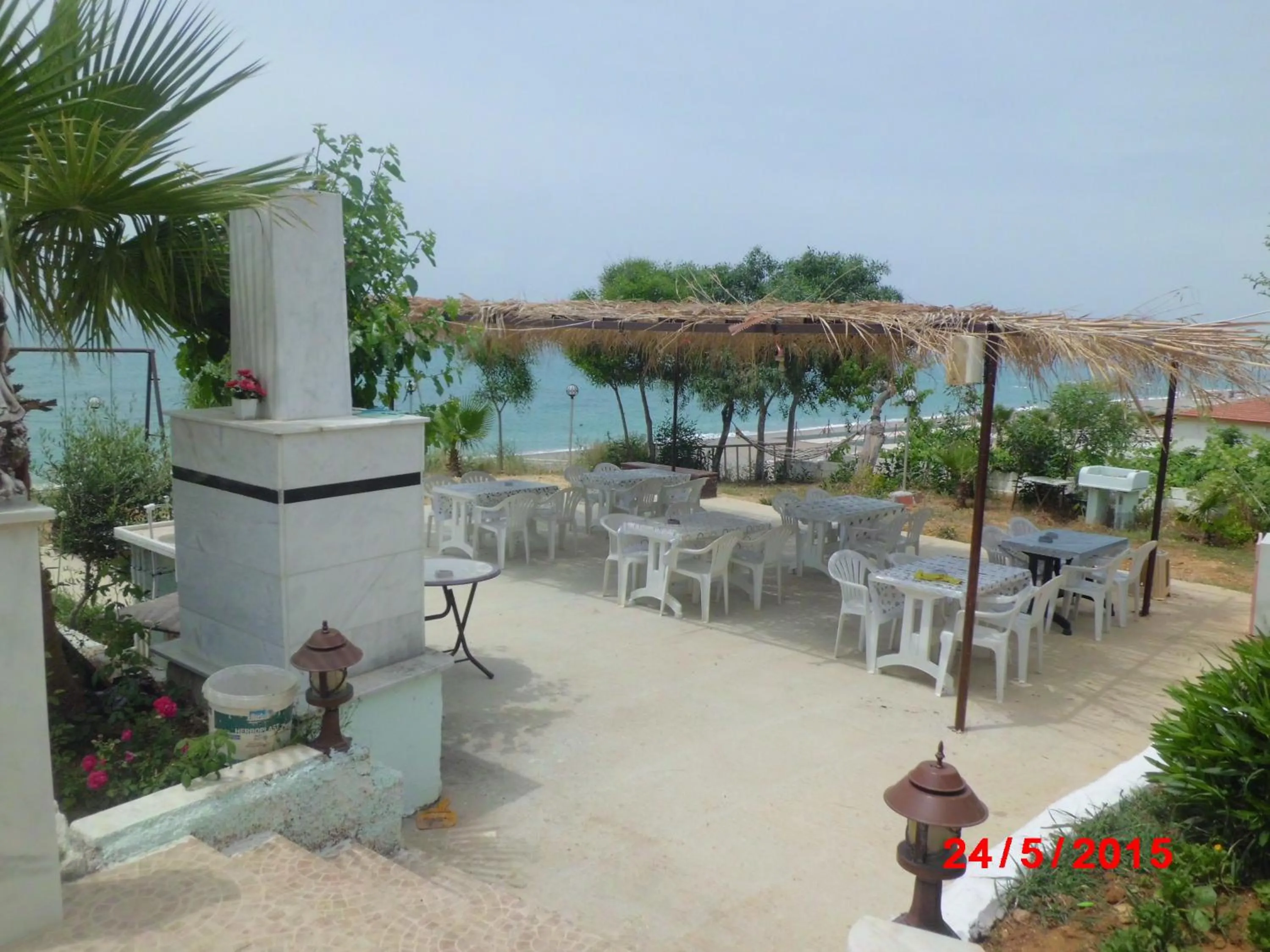 Restaurant/places to eat in Mavi Cennet Camping Caravan