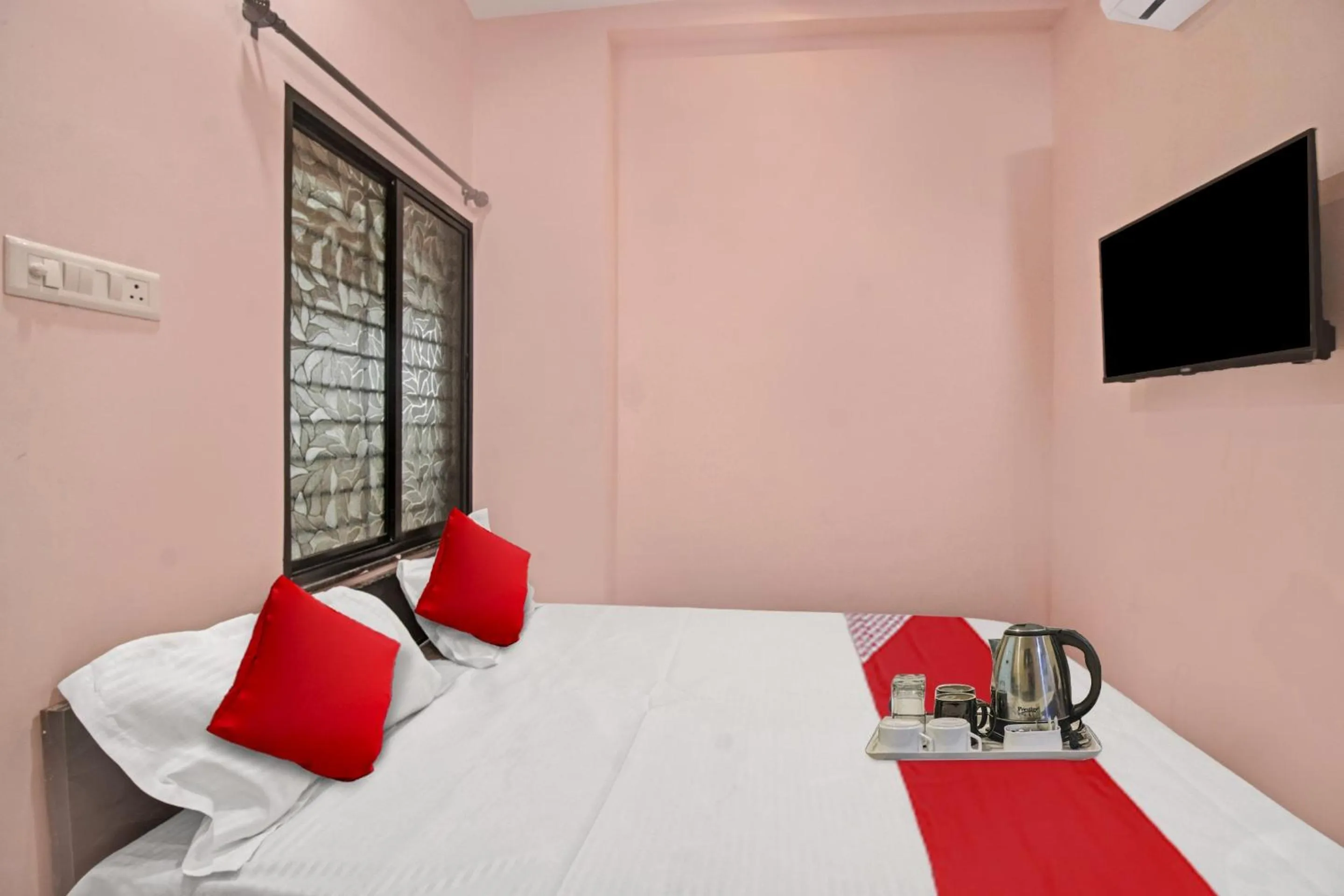 Bedroom, Bed in Hotel O by OYO R K Guest House